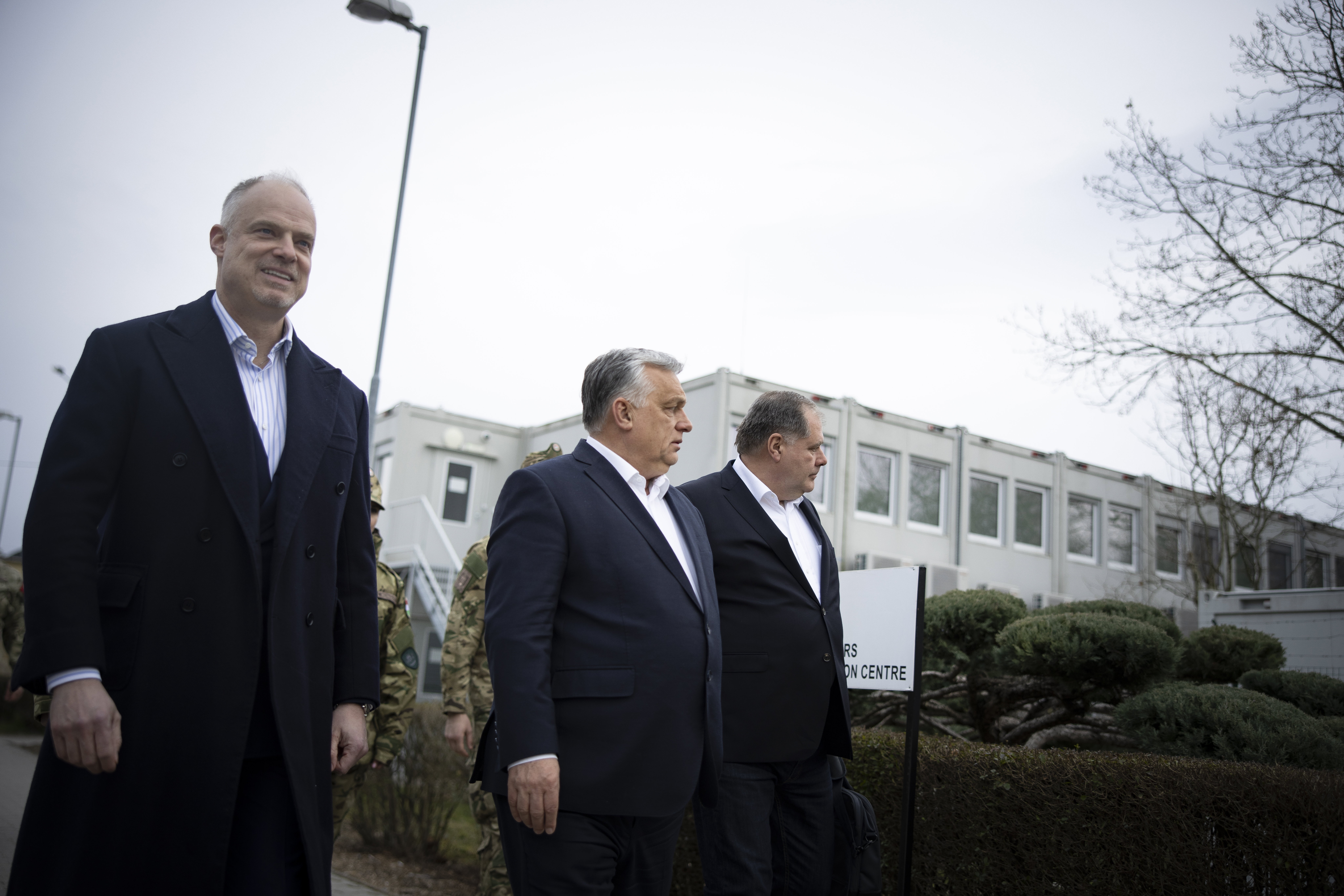 Gengszterhez hasonlították Orbán Viktort és kormányát a svédek most, hogy odament tárgyalni a magyar küldöttség
