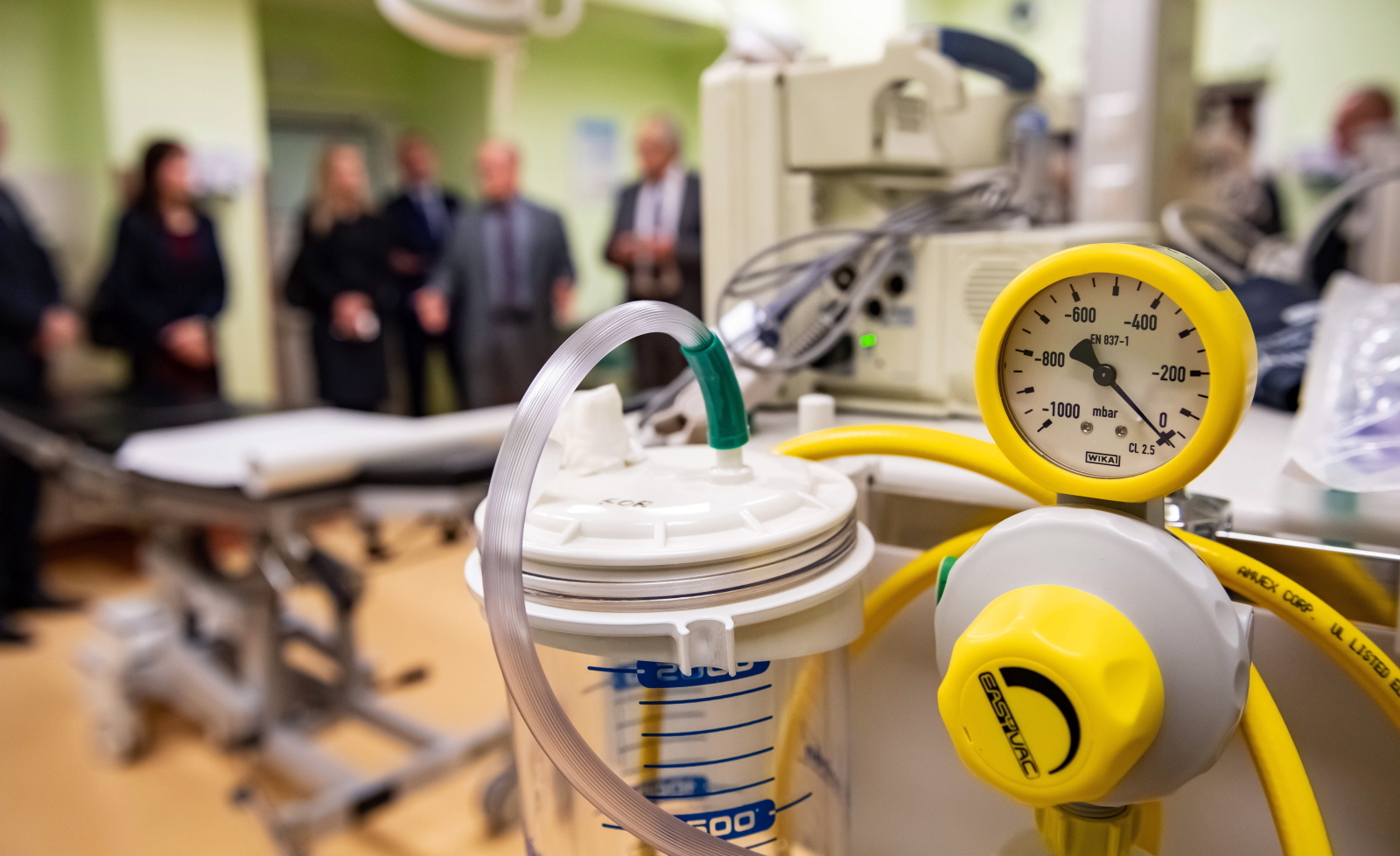 <i>- Zapewniamy tu kompleksową opiekę, najwyższej klasy specjalistów i sprzęt medyczny. W momencie dotarcia takiego dziecka do nas, poddajemy go pełnej diagnostyce. Nie ma konieczności przewożenia go do innej jednostki, wszystko jest na miejscu</i> - powiedział dziennikarzom dyrektor Uniwersyteckiego Szpitala Dziecięcego w Lublinie Jerzy Szarecki