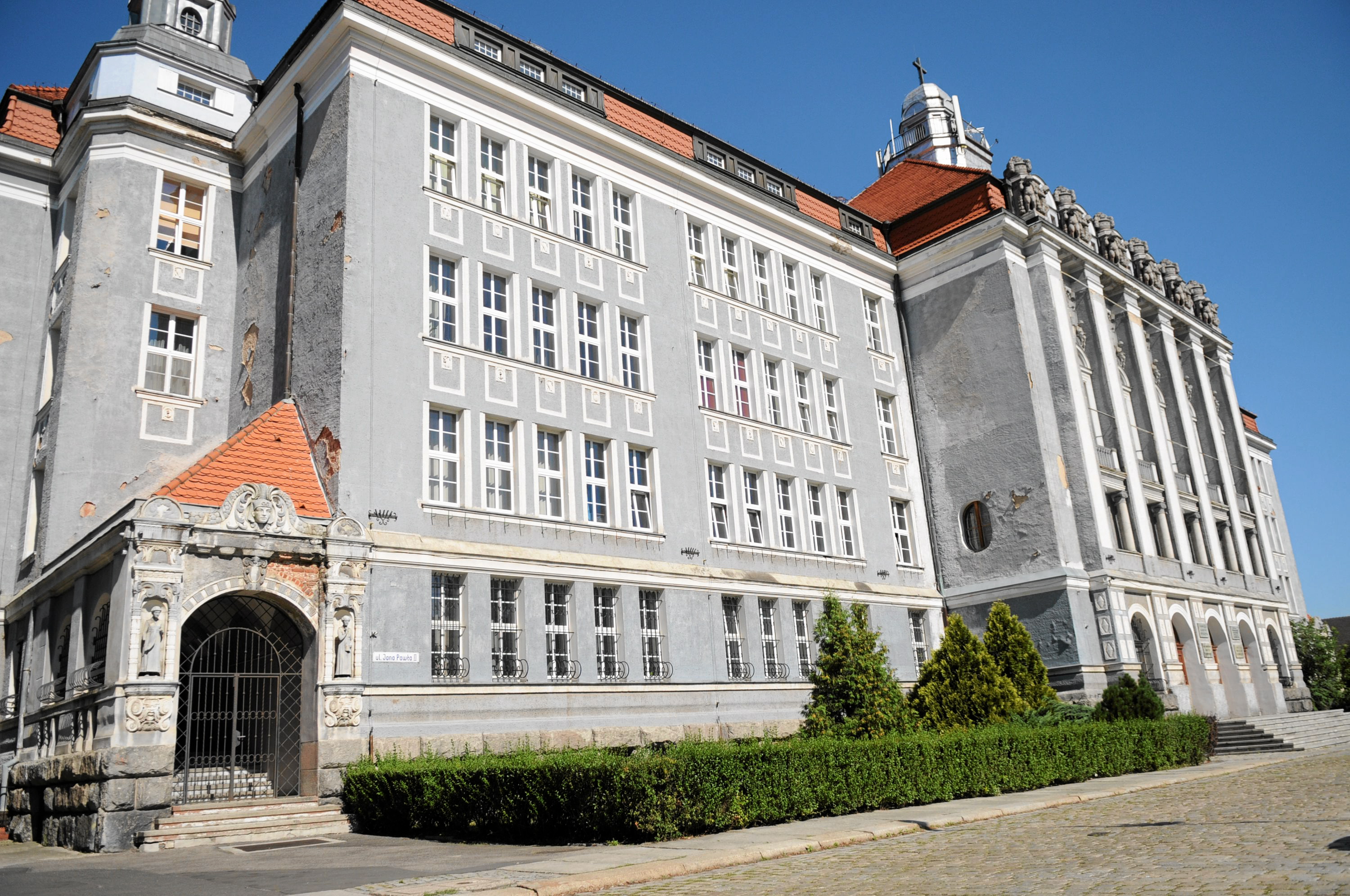 Obecność radzieckiego sztabu sprawiła, że siły zbrojne USA wycelowały w Legnicę rakiety z głowicami atomowymi.
