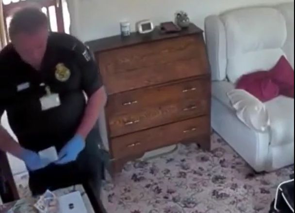 Meglopta a mentős a meghalt nőt