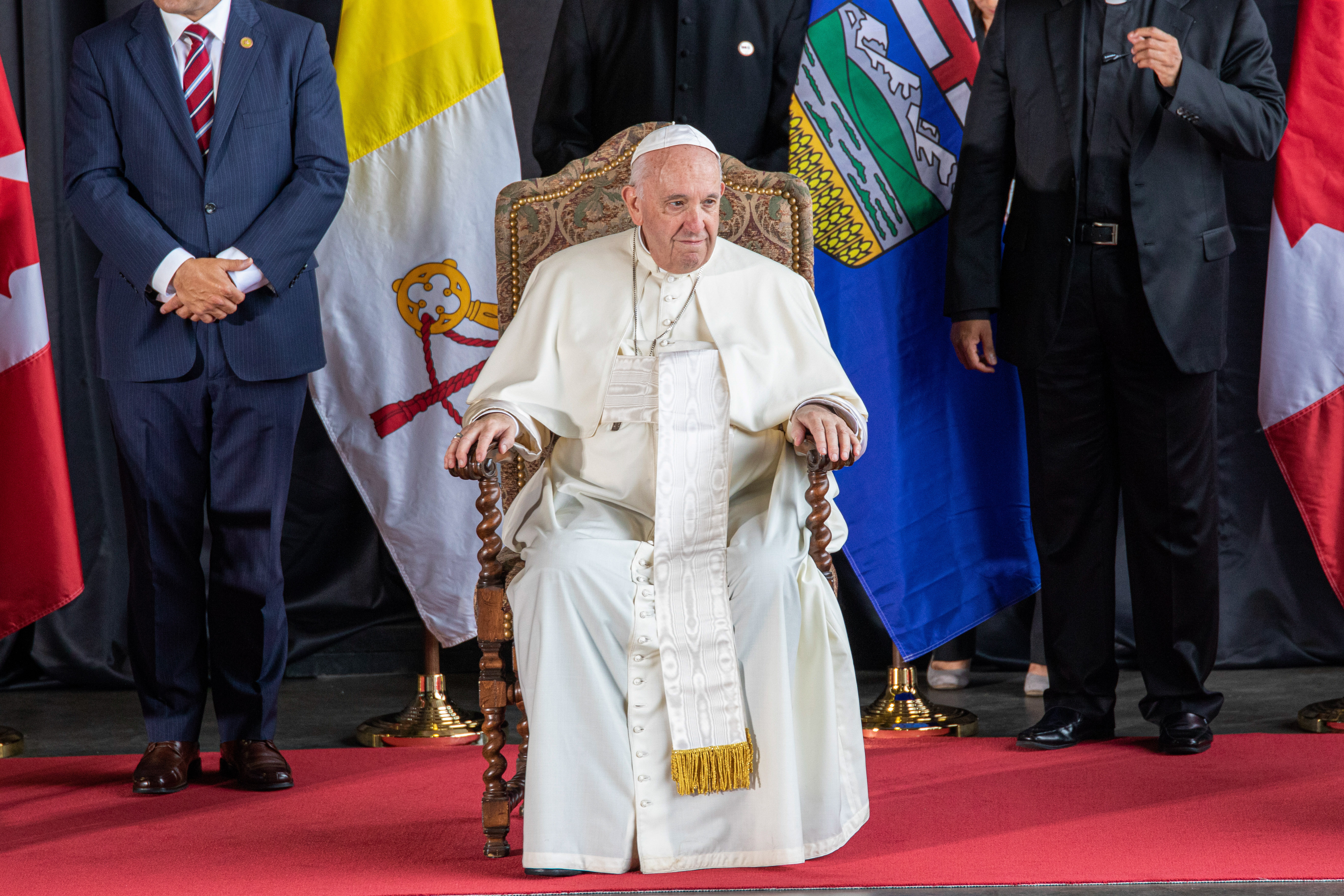 Ferenc pápa komolyan fontolgatja lemondását - Blikk