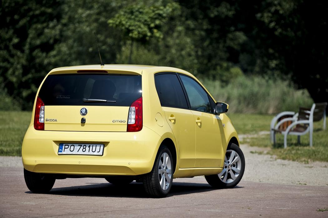 Pokrywa bagażnika to jedna z różnic zewnętrznych w porównaniu do volkswagena up!, którego klapą jest powiększona tylna szyba. W najmniejszym volkswagenie wygląda to znacznie lepiej i nowocześniej