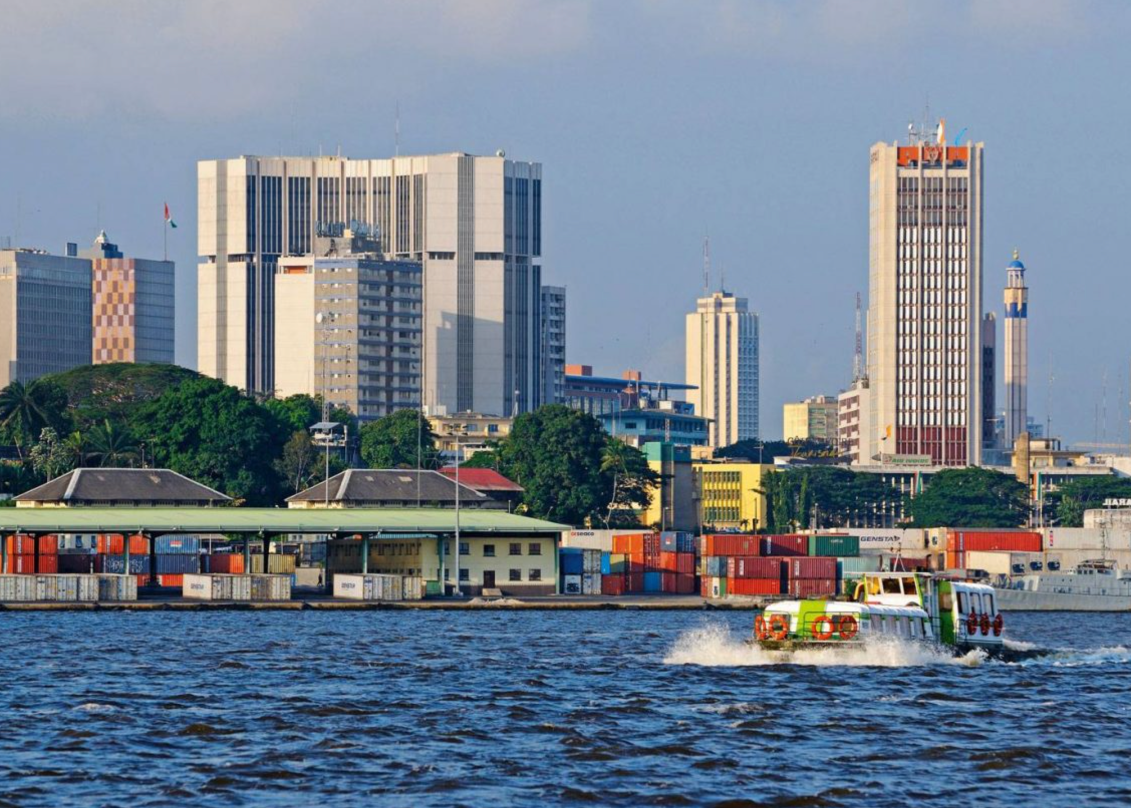 Abidjan Plateau vu d'un bateau bus