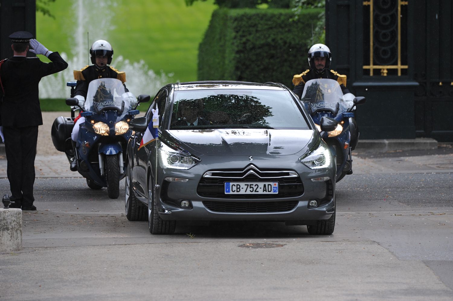 Rządowy citroen DS5 hybrid