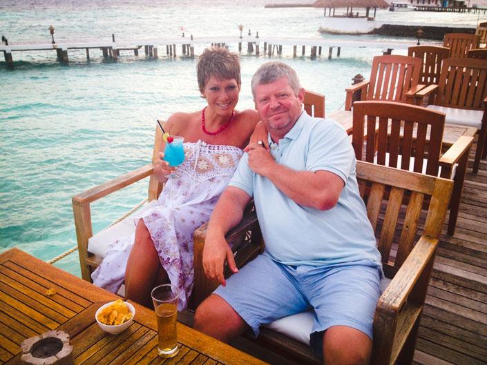 Hétéves fia szeme láttára szakadt le Besenczi Árpád ujja: a felesége szinte sokkot kapott sérülésétől