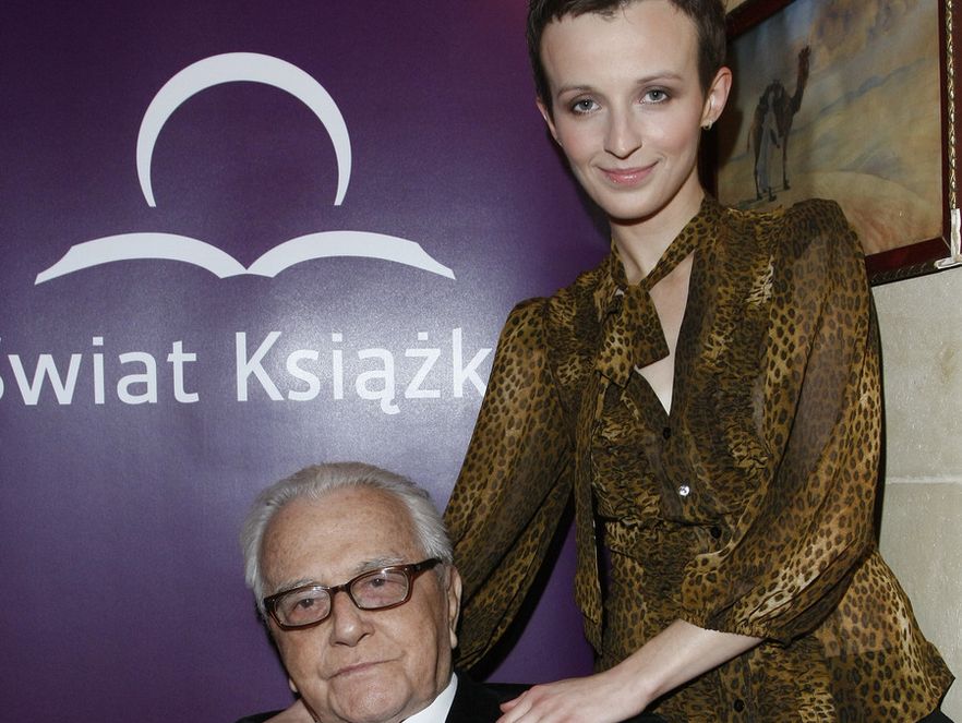 Wyrazista, pewna siebie. Na salonach nie gra już tylko zony swojego męża.