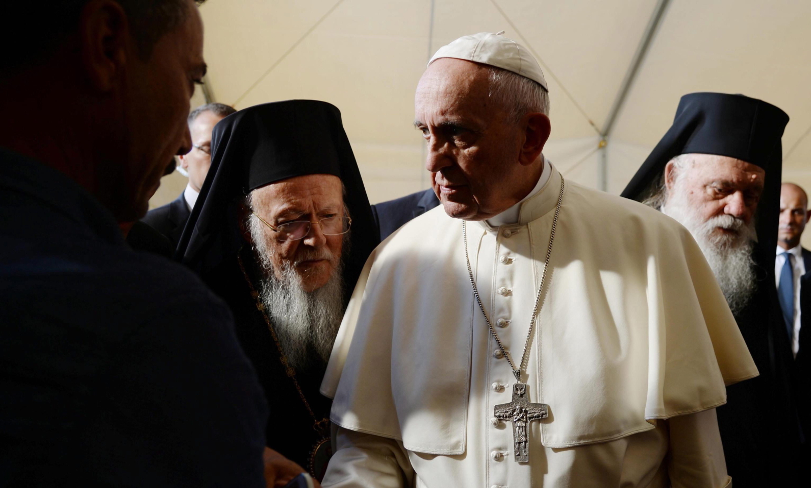 PAPIEŻ FRANCISZEK U UCHODŹCÓW NA LESBOS