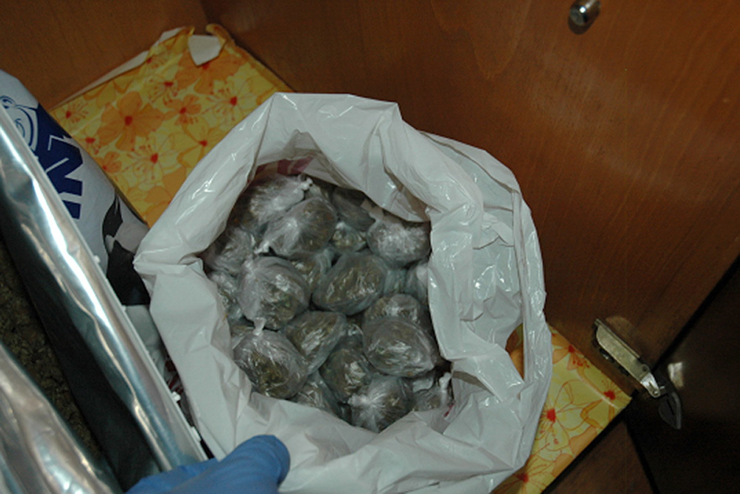Резултат слика за Pronađena droga i municija u stanu
