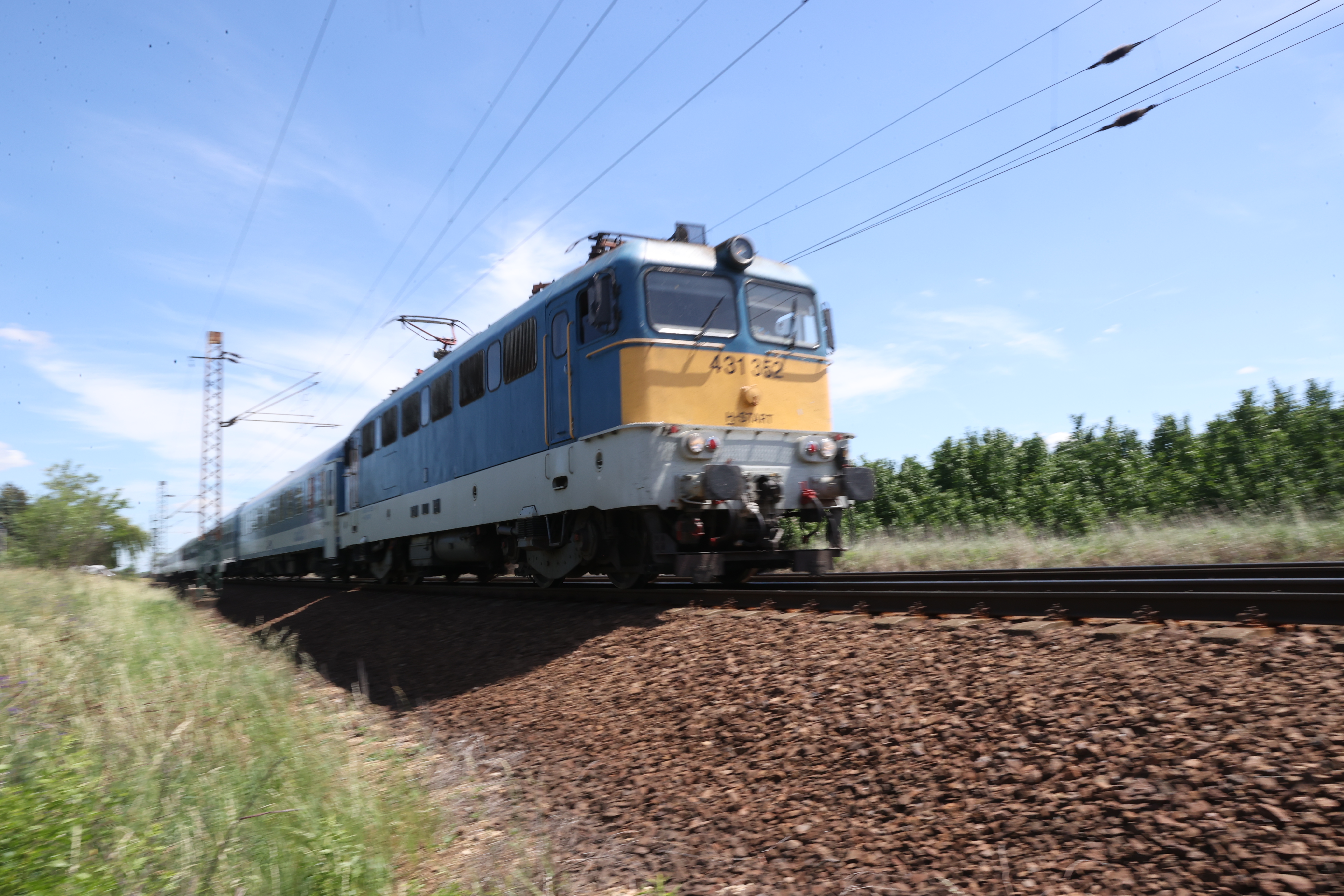 Így változik a buszok és a vonatok menetrendje október 23-án