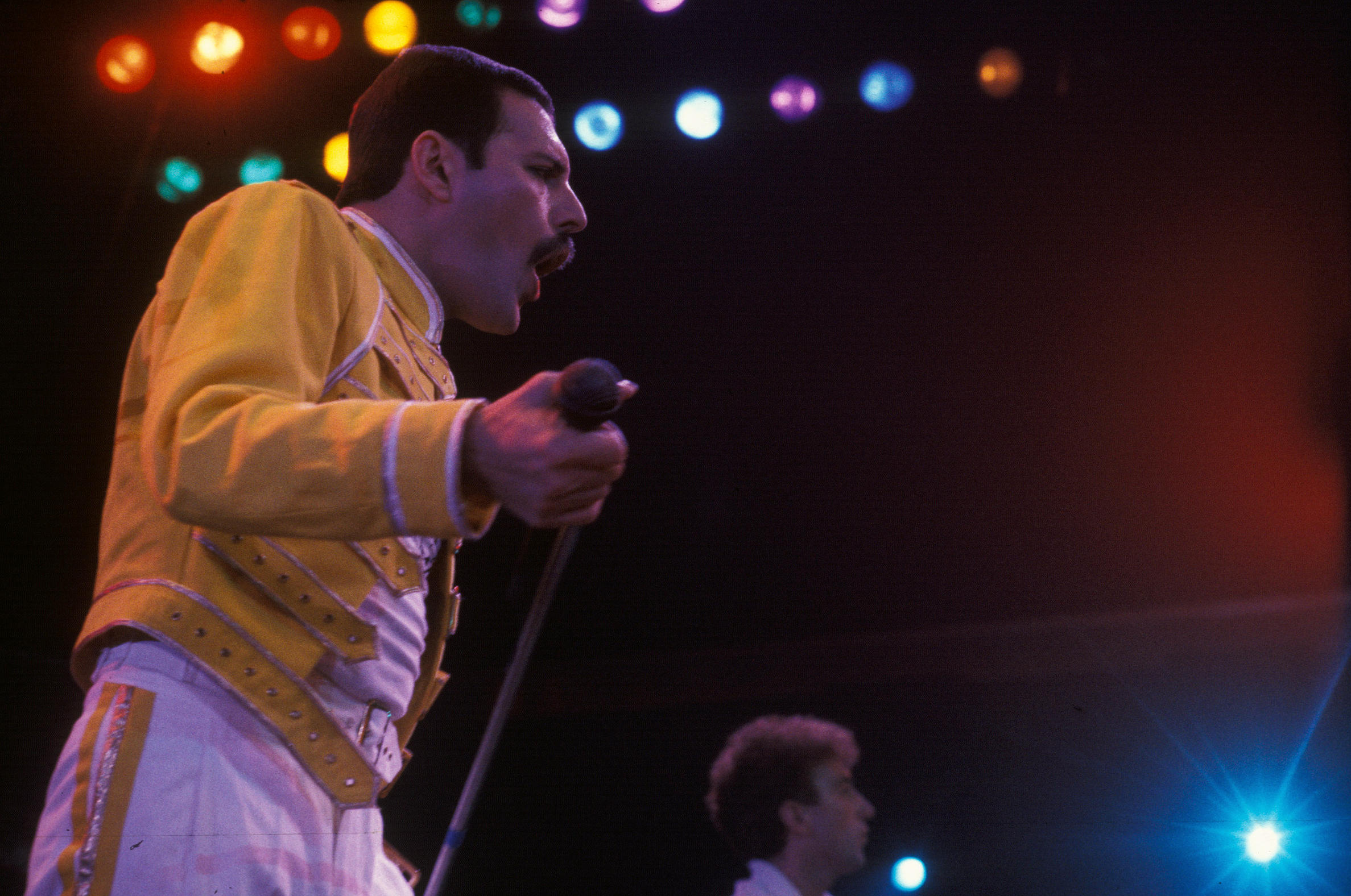 Újra felcsendül Freddie Mercury hangja - a Queen kiadott egy rég elfeledett  dalt - Blikk