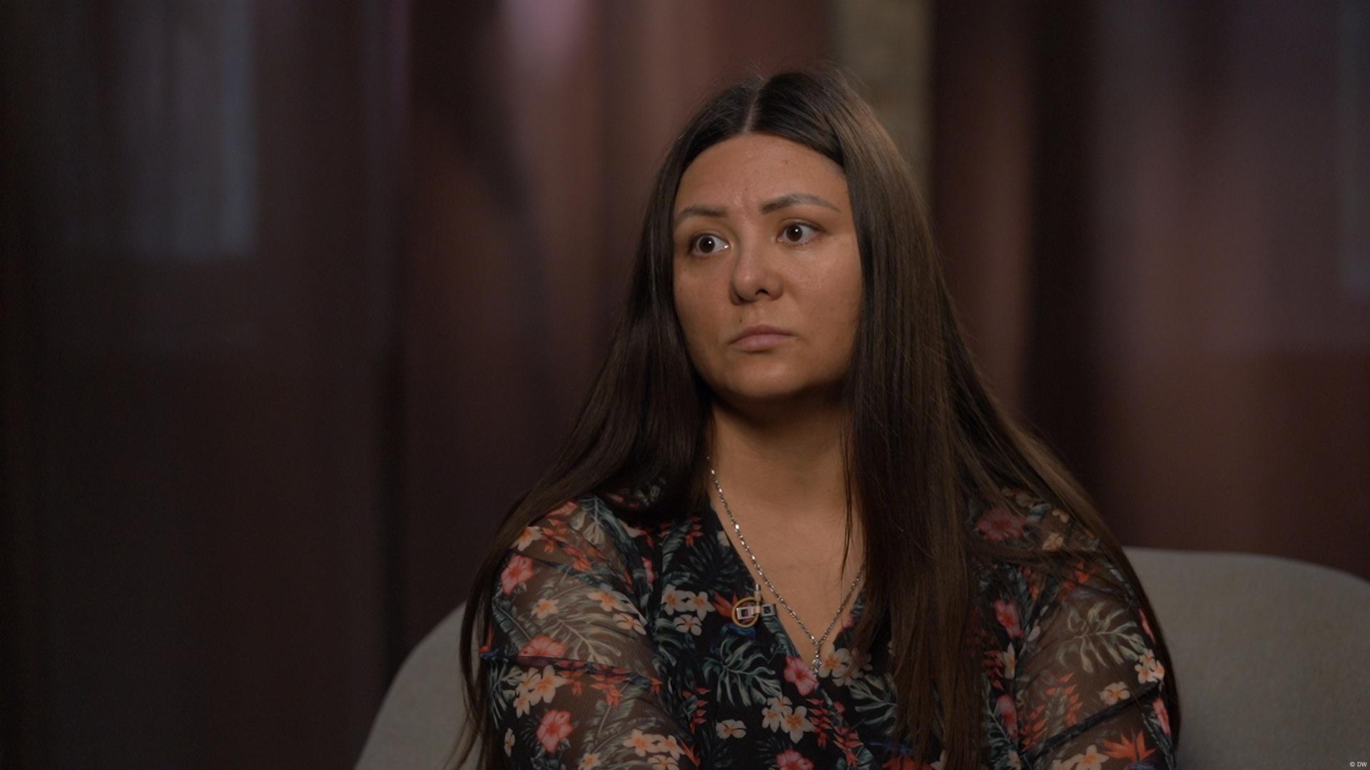 Porno bekasi pisses bir qul rus cuckold