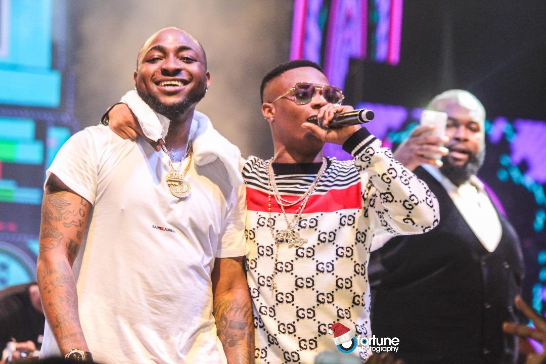 Davido and Wizkid hug each other at nightclub in Lagos | Pulse Nigeria