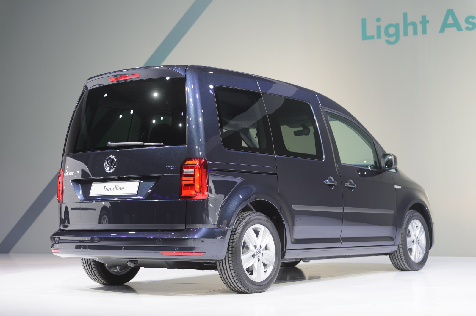 <em>Najoszczędniejszym caddy będzie model BlueMotion, który na 100 km zużyje ledwie 4 litry oleju napędowego</em> - powiedział dziennik.pl Tomasz Tonder, kierownik do spraw PR marki Volkswagen w Polsce. <em>Nowy 1.4-I-TGI, następca popularnego caddy EcoFuel, zużywa jedynie 4,1 kg gazu ziemnego na 100 km. Dzięki downsizingowi i turbosprężarce uzyskuje on większą moc niż poprzednik, zużywając przy tym do 28 proc. mniej paliwa. </em> - dodał Tonder.