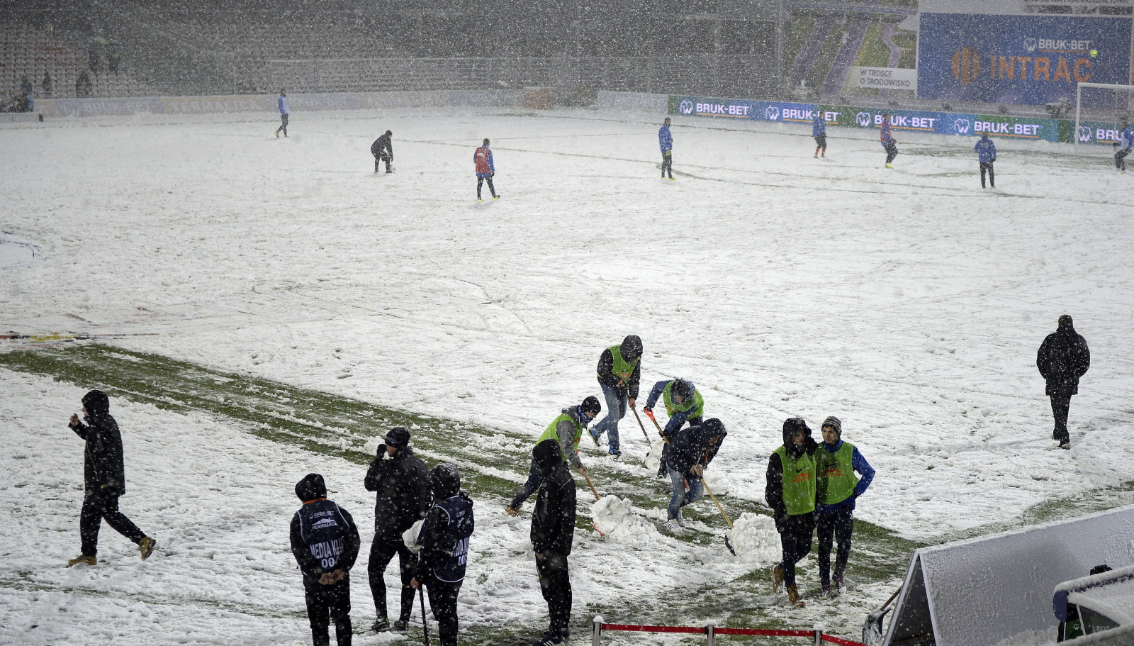 Zaśnieżony stadion Termaliki Bruk-Bet w Niecieczy