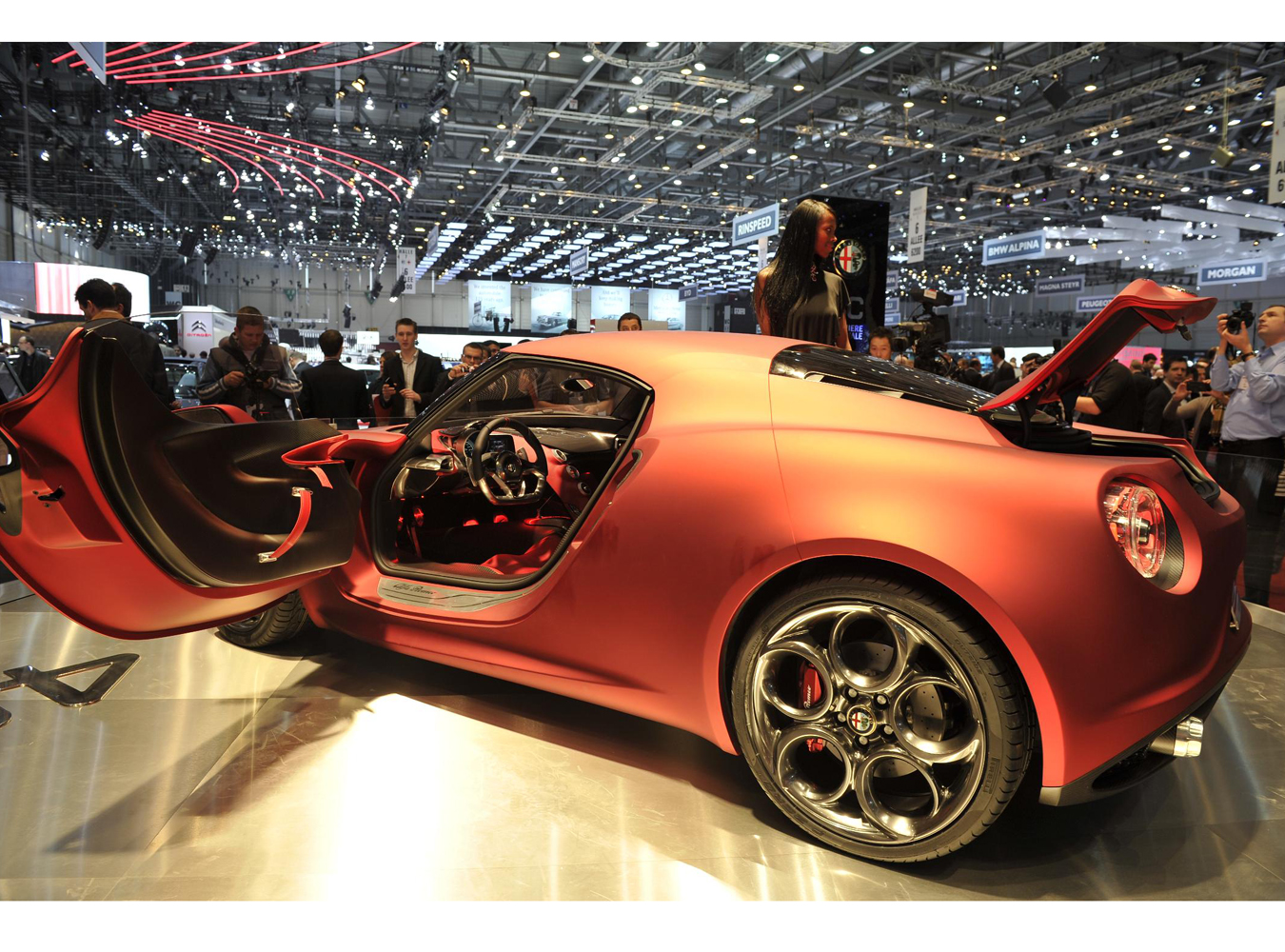Alfa Romeo 4C Concept prosto z salonu w Genewie