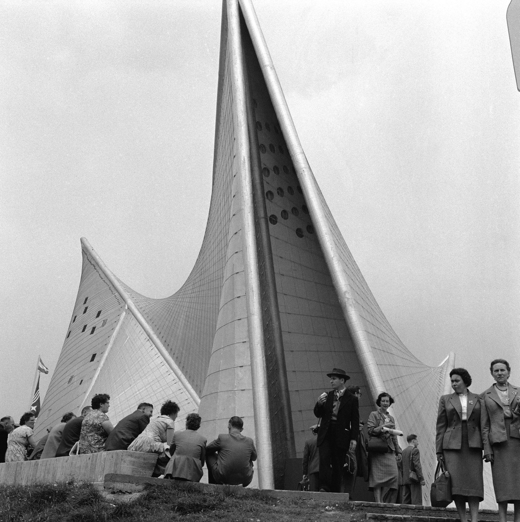 Pawilon Philipsa autorstwa Le Corbusiera i Xenakisa na EXPO w Brukseli, 1958 r