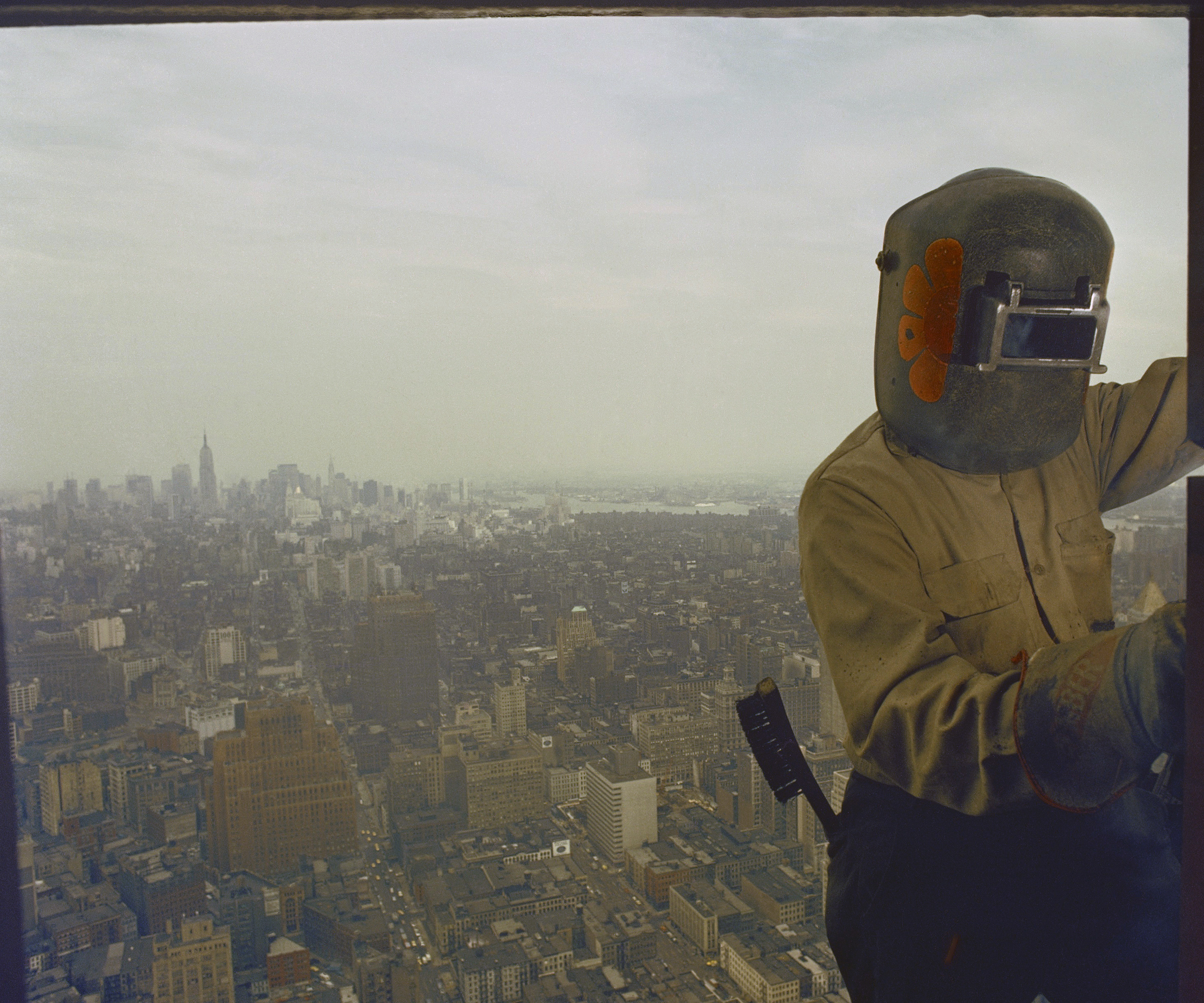 Robotnik na konstrukcji jednej z dwóch powstających wież na Dolnym Manhattanie...