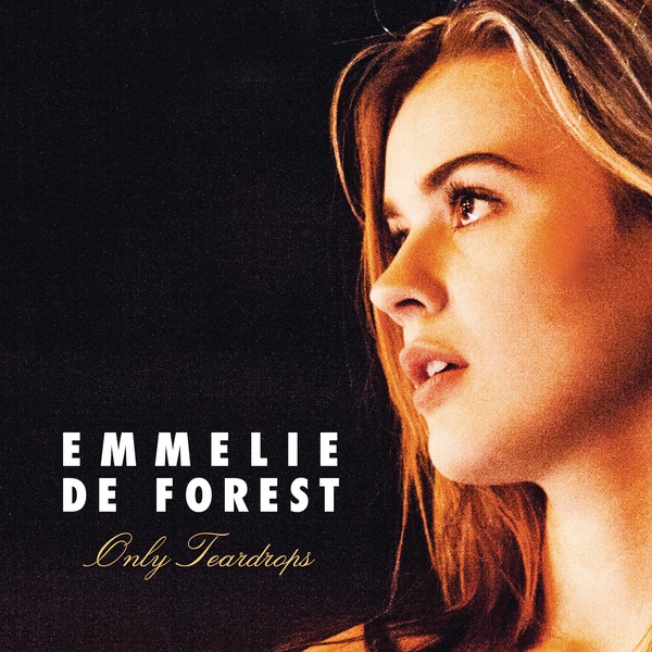Emmelie De Forest na okładce debiutanckiej płyty