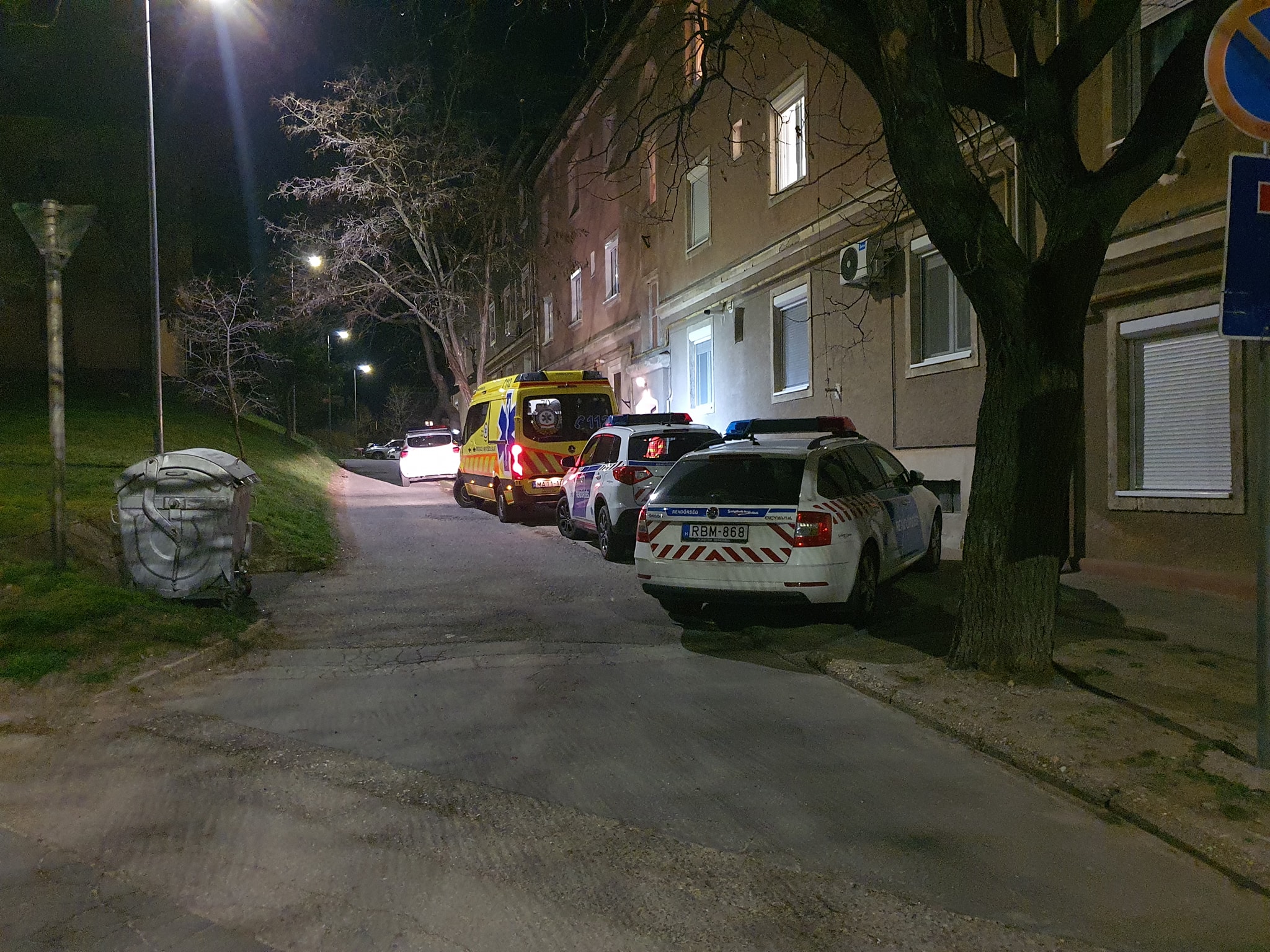 Szörnyű tragédia történhetett Várpalotán: meggyilkolhattak egy ötéves gyereket - helyszíni fotók