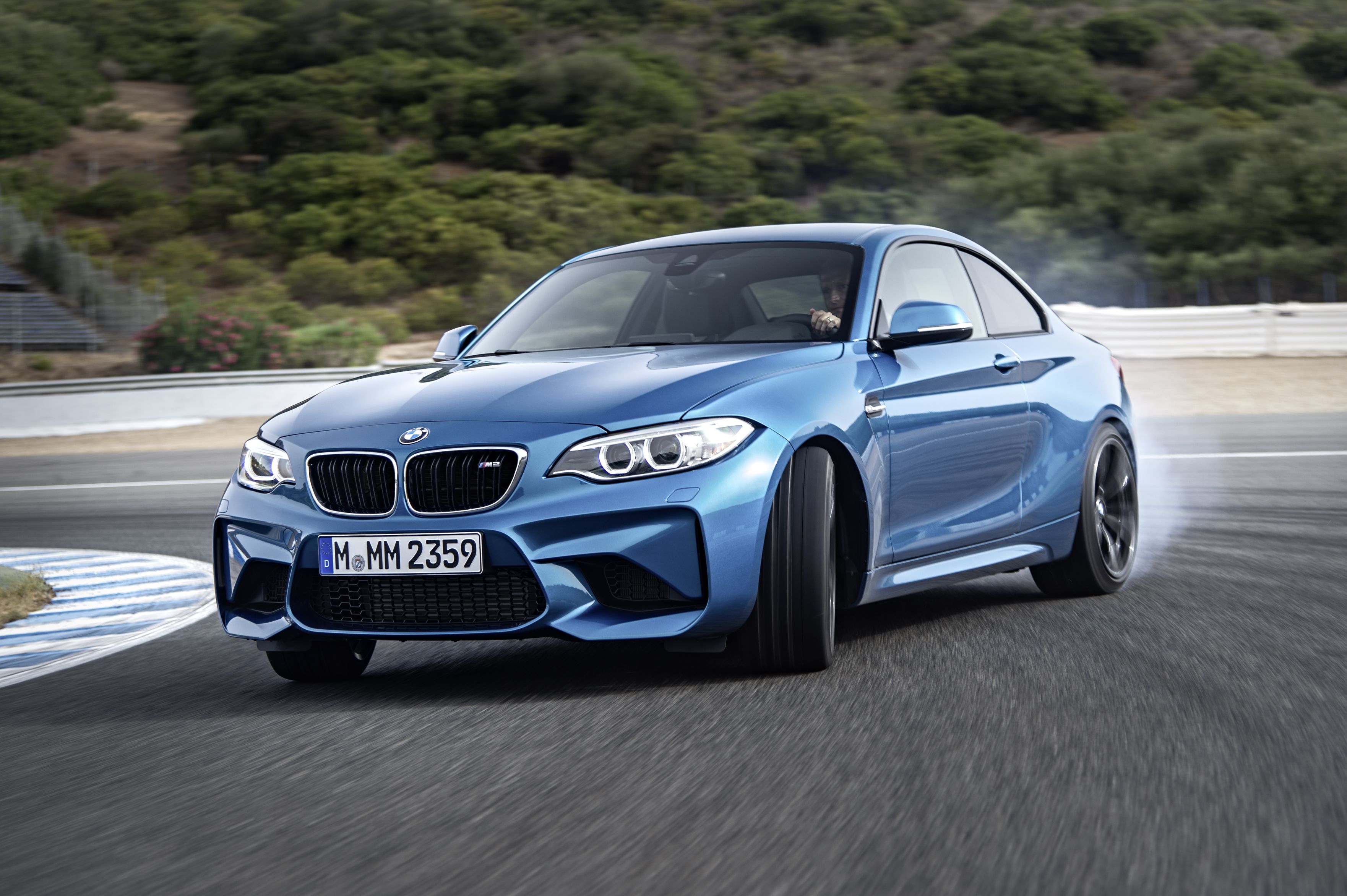 BMW M2 Coupe to tylnonapędowe auto z sześciocylindrowym rzędowym silnikiem i lekkim zawieszeniem z aluminium. Możliwości?
