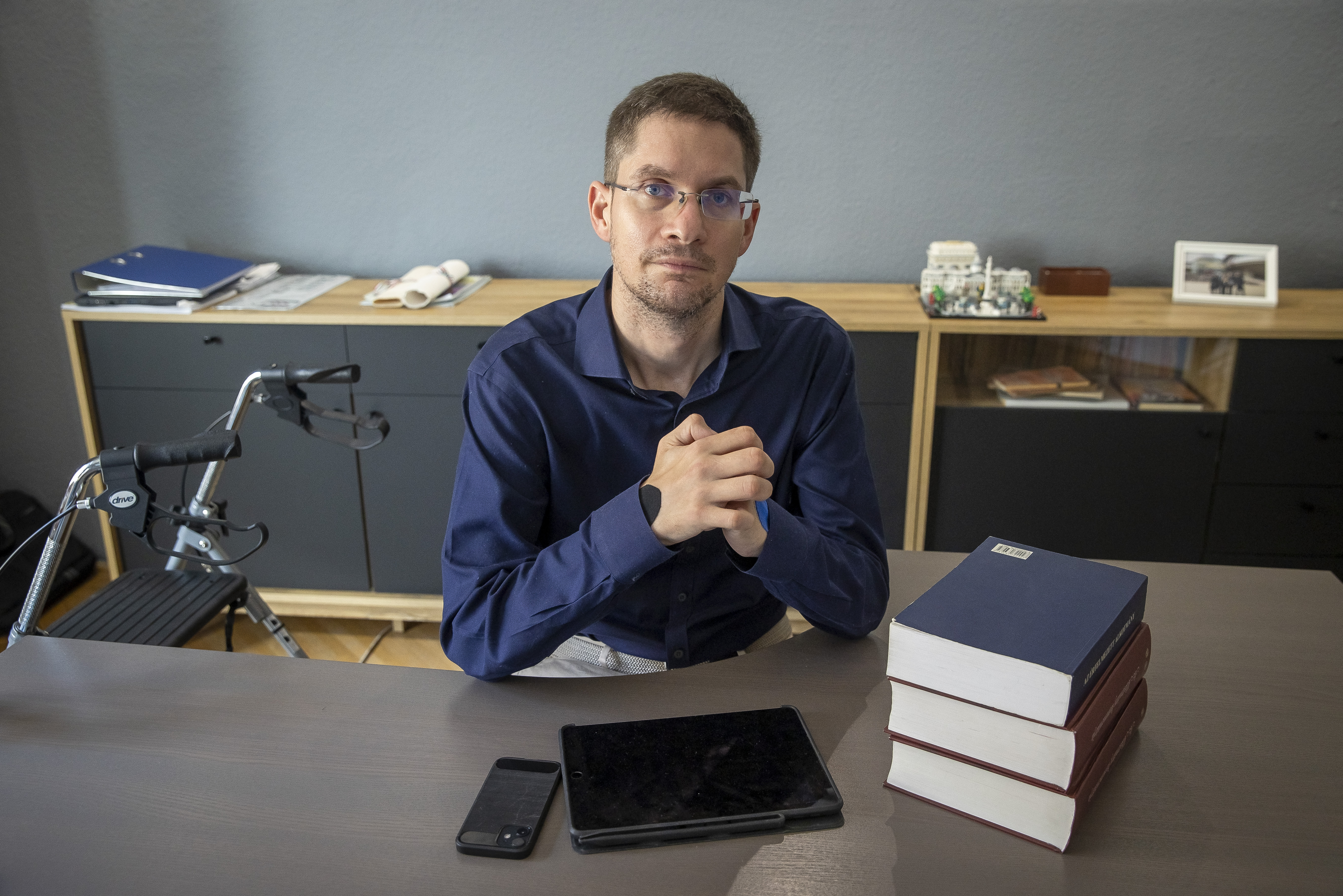 &quot;Az életvégi döntések kérdése nem fekete-fehér&quot; – A magyar püspök szívszorító sorai az ALS-ben haldokló Karsai Dánielnek