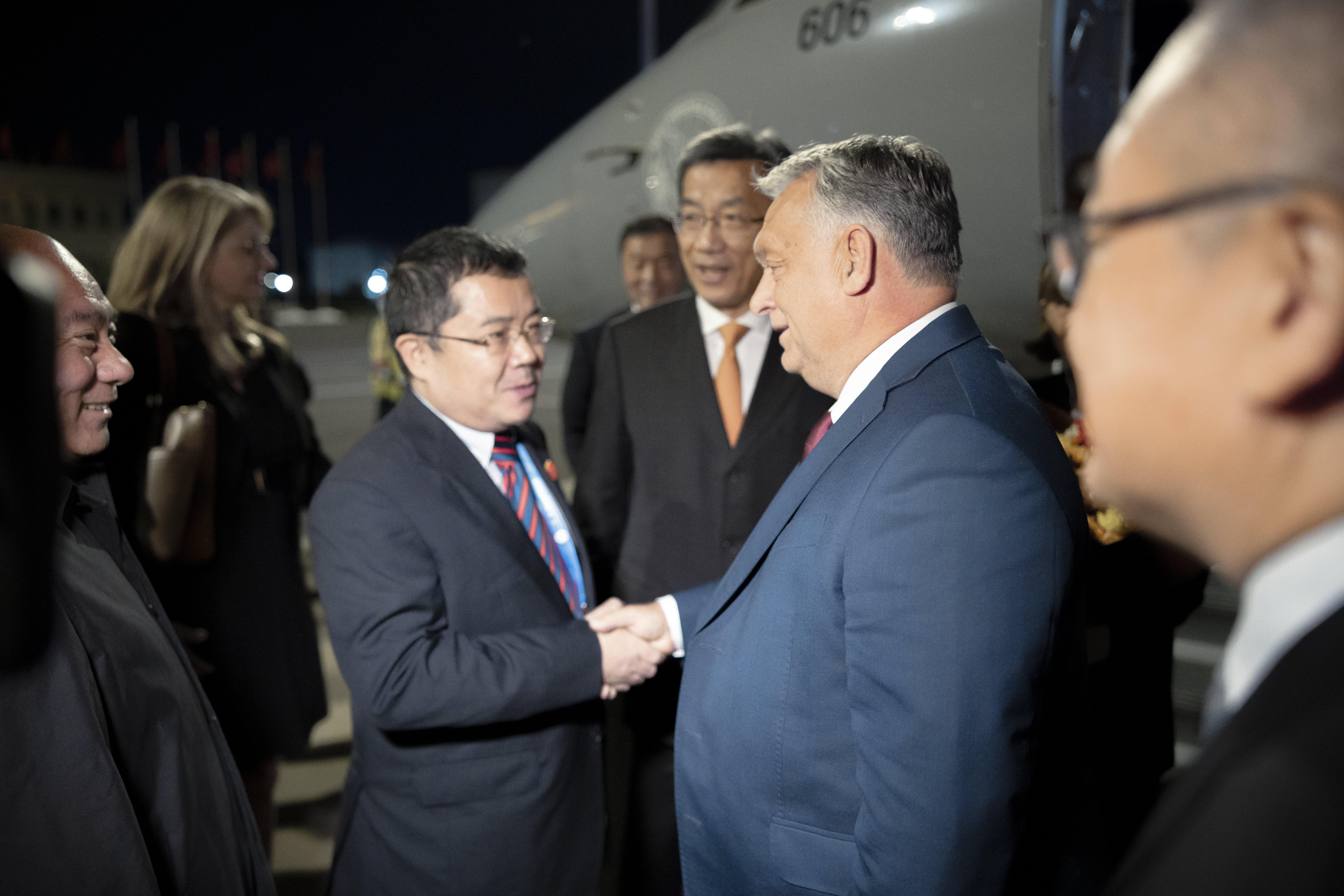 Orbán Viktor megérkezett Pekingbe – fotó