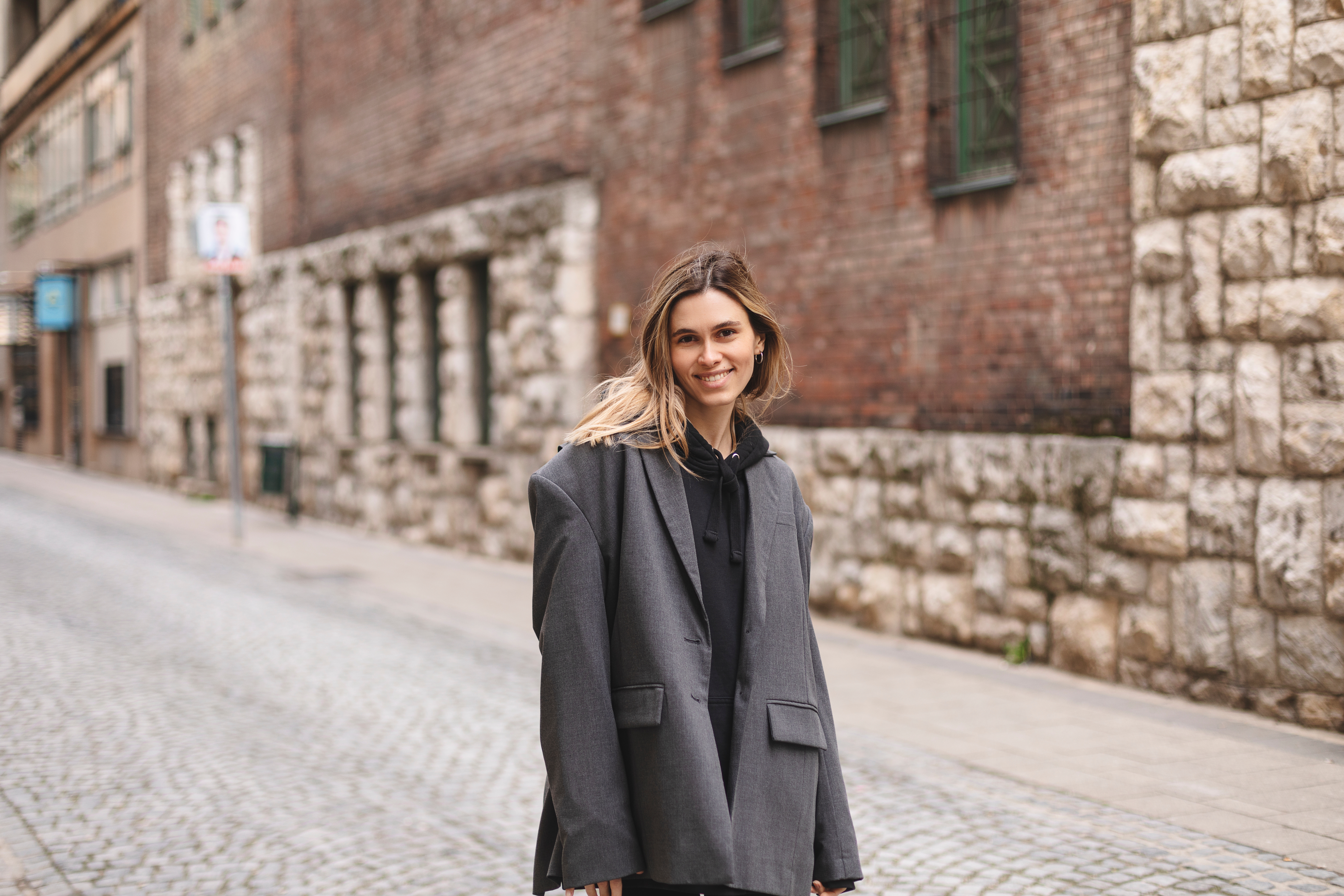 Fiatalító divattrükkök: bohókássá teszi a megjelenést a különböző stílusok keverése