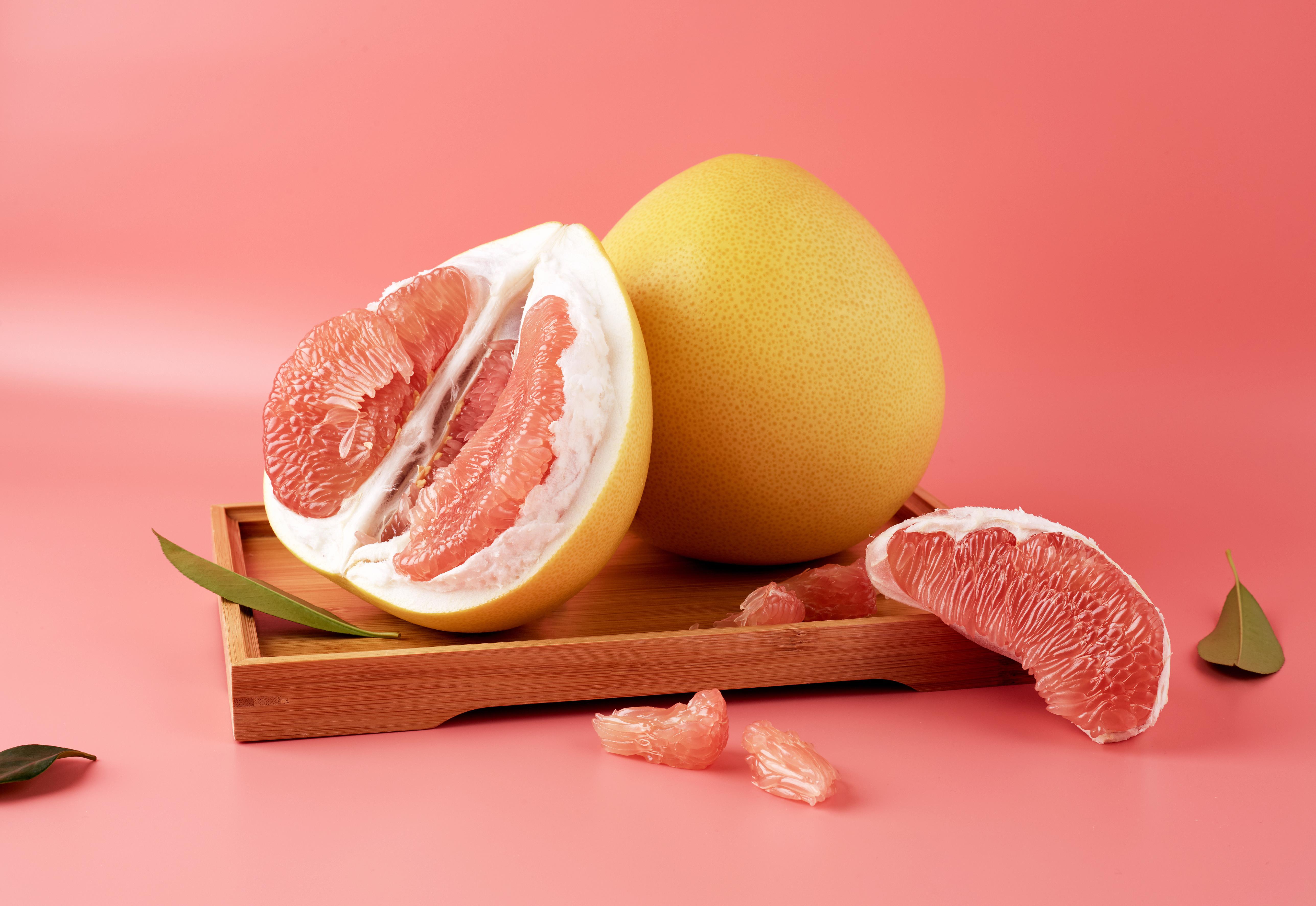 Pomelo kalorie, właściwości zdrowotne. Jak jeść pomelo?