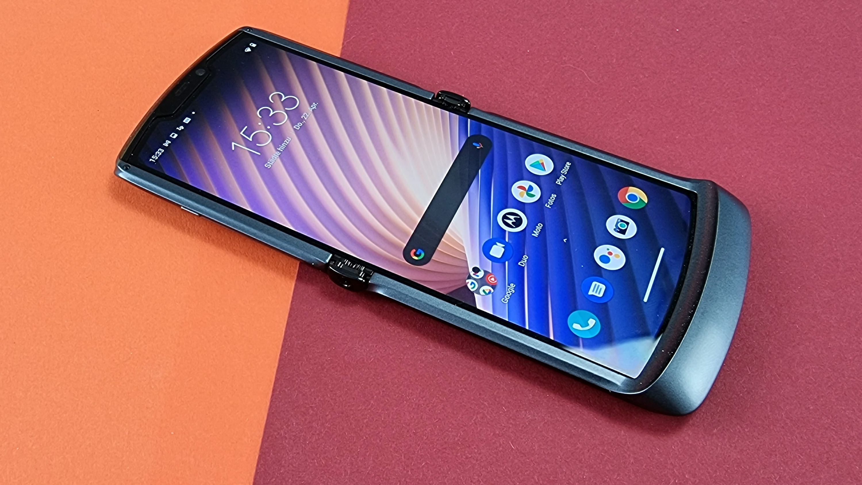 Motorola RAZR 5G im Test: Handliches Smartphone mit Falt-Display und  Retro-Charme | TechStage