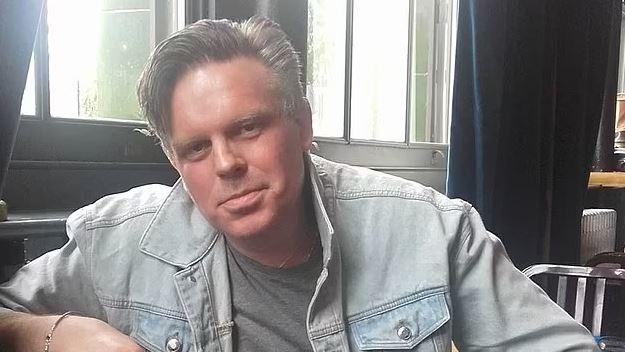 Tehetős arisztokratának adta ki magát, a haláláig soha nem fizetett lakomáiért az éttermi szélhámos