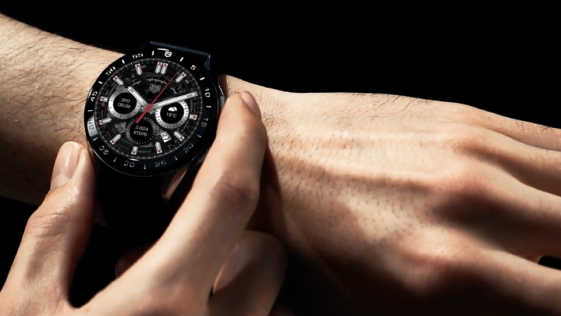 TAG Heuer má nové inteligentné hodinky. Stoja najmenej 1 700 eur