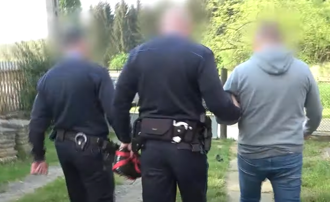 Elfogták a dunakeszi dohánybolt rablóját, akit már az eladó is elijesztett – videó