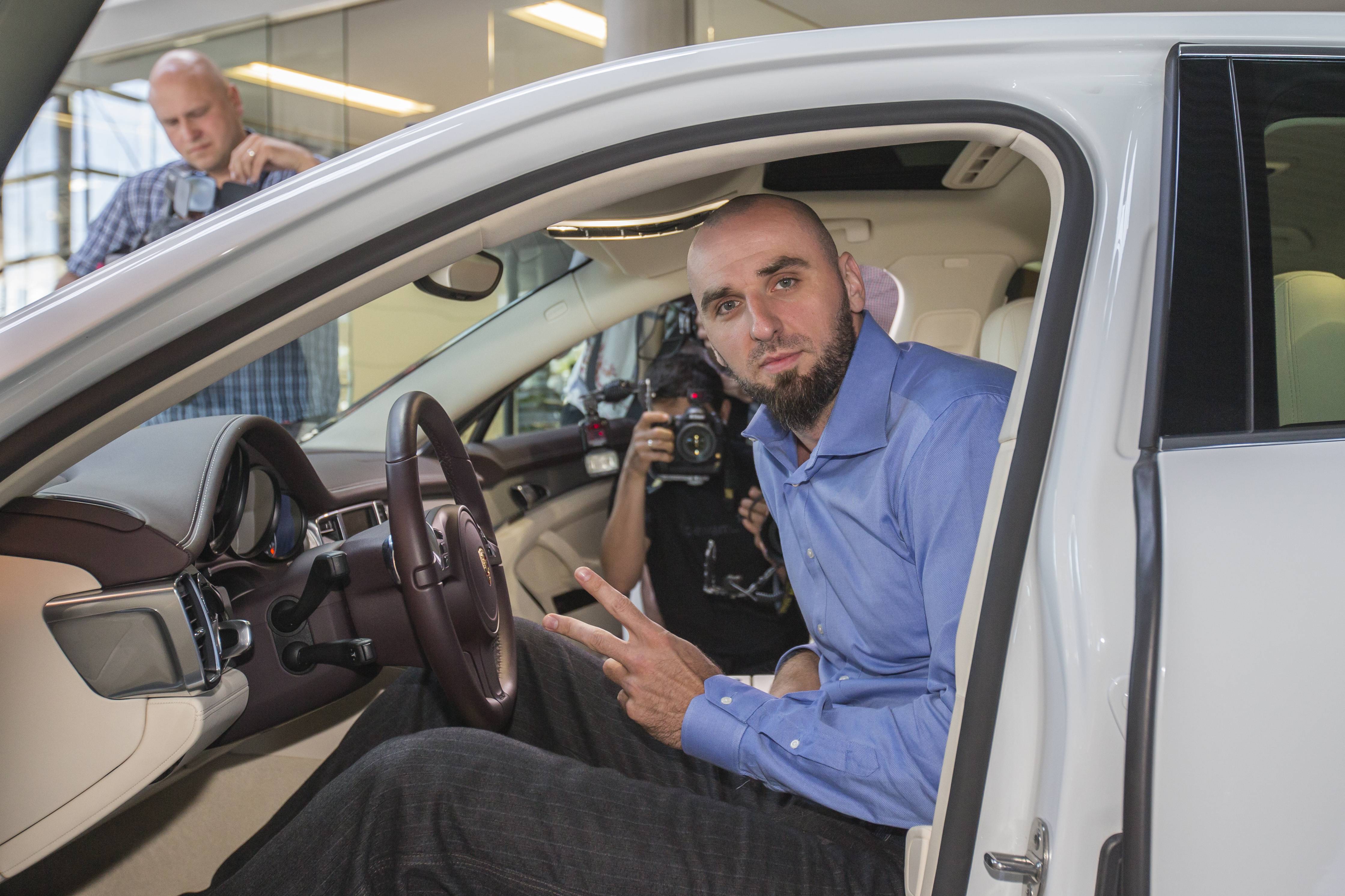 Marcin Gortat i Porsche Panamera S E-Hybrid