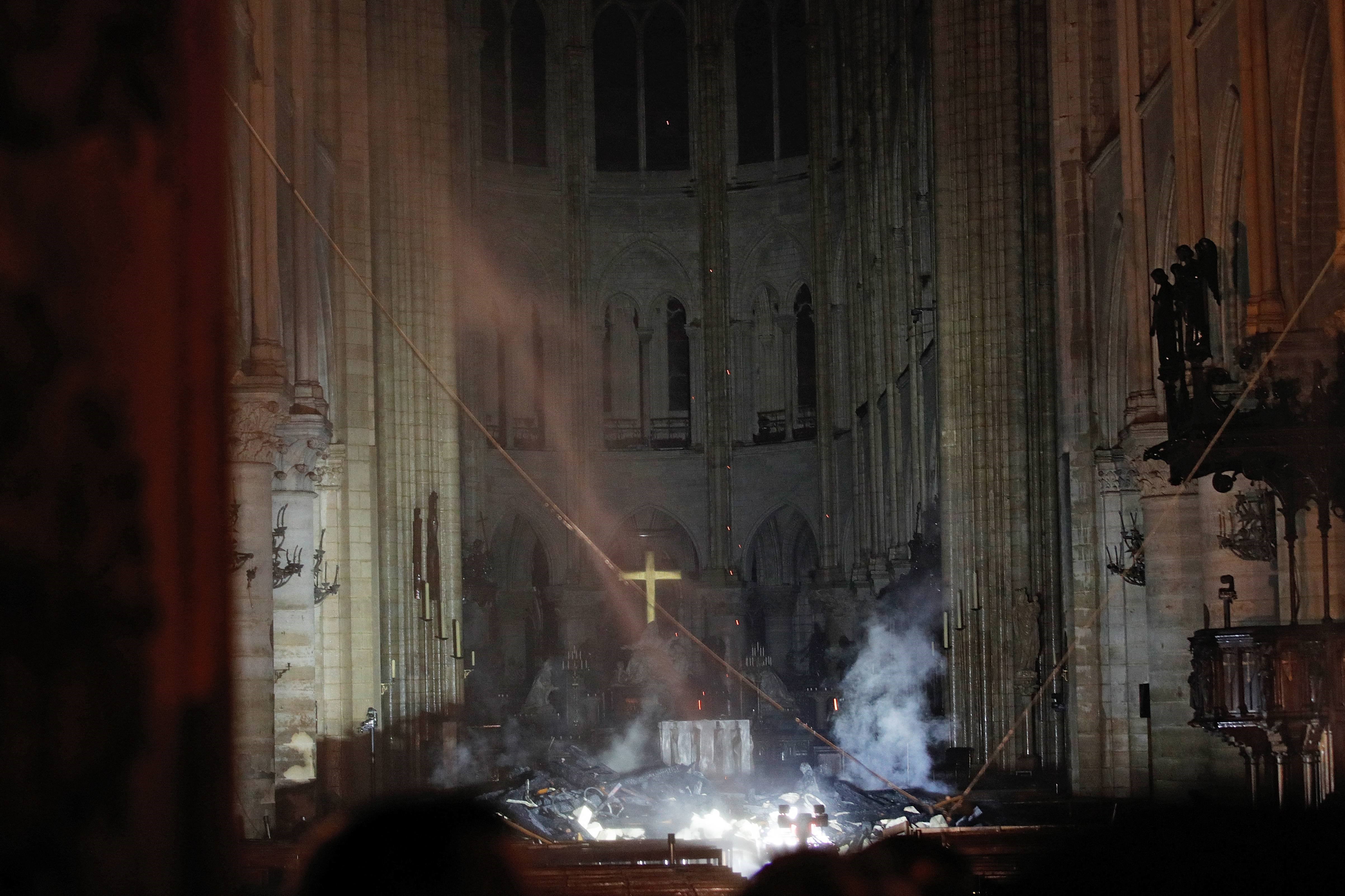 Katedra Notre Dame po pożarze