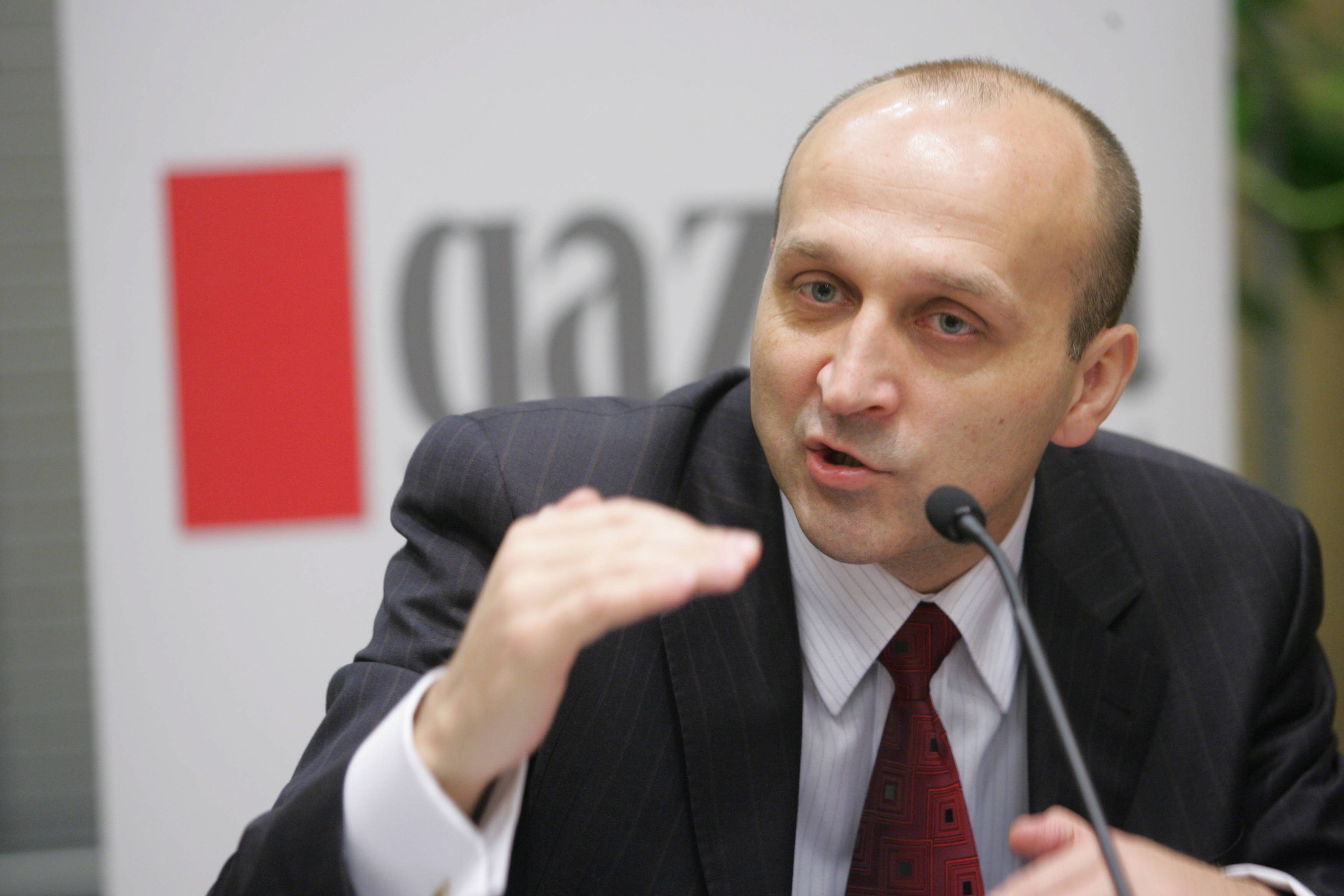 Premier urzędujący od 31 października 2005 roku do 14 lipca 2006 roku. W expose tyle razy użył następujących słów: