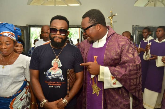 DBanj’s manager buries mum in style (NAN)