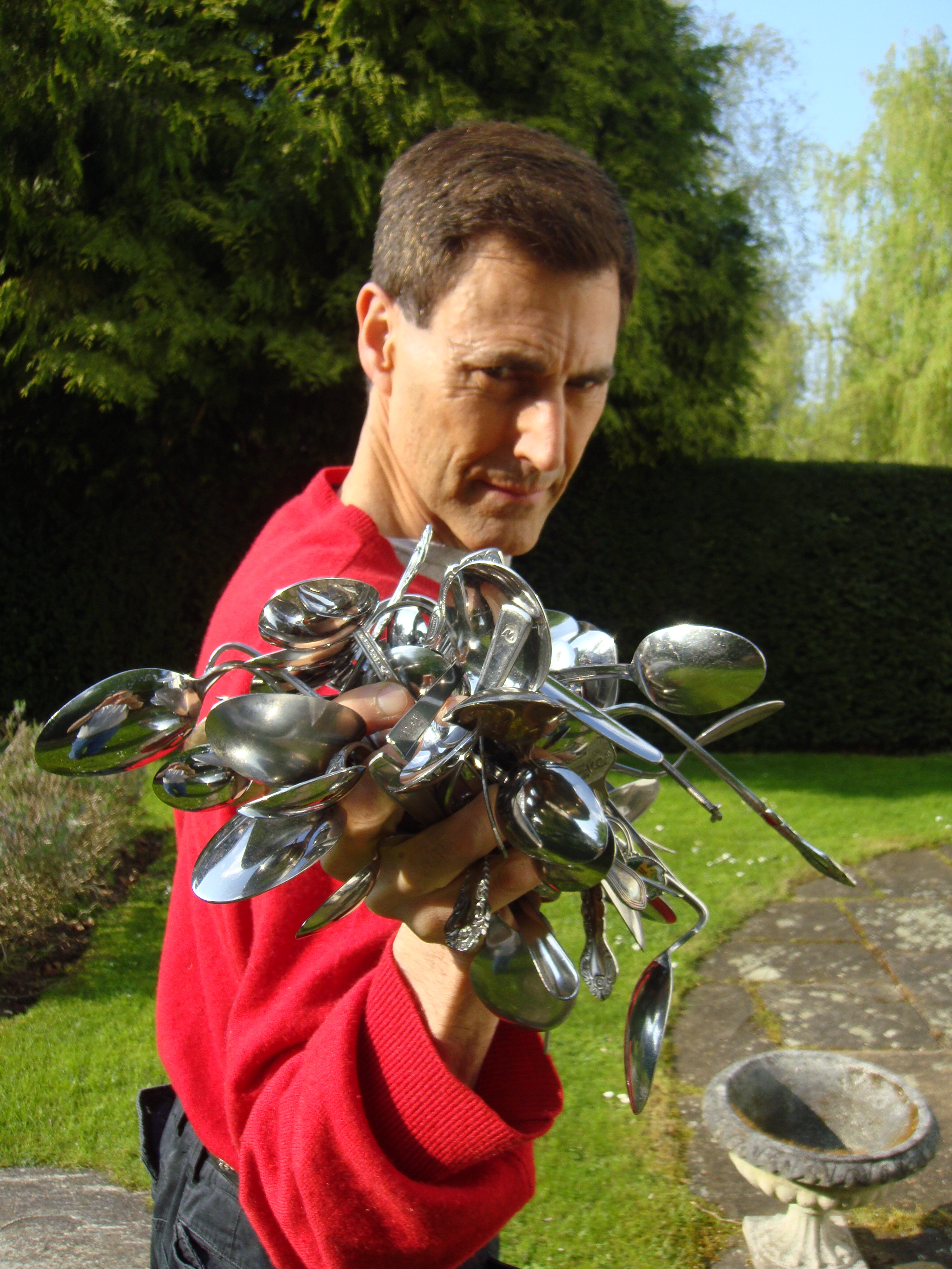 Egyiptomi kincset keres a szigetén Uri Geller