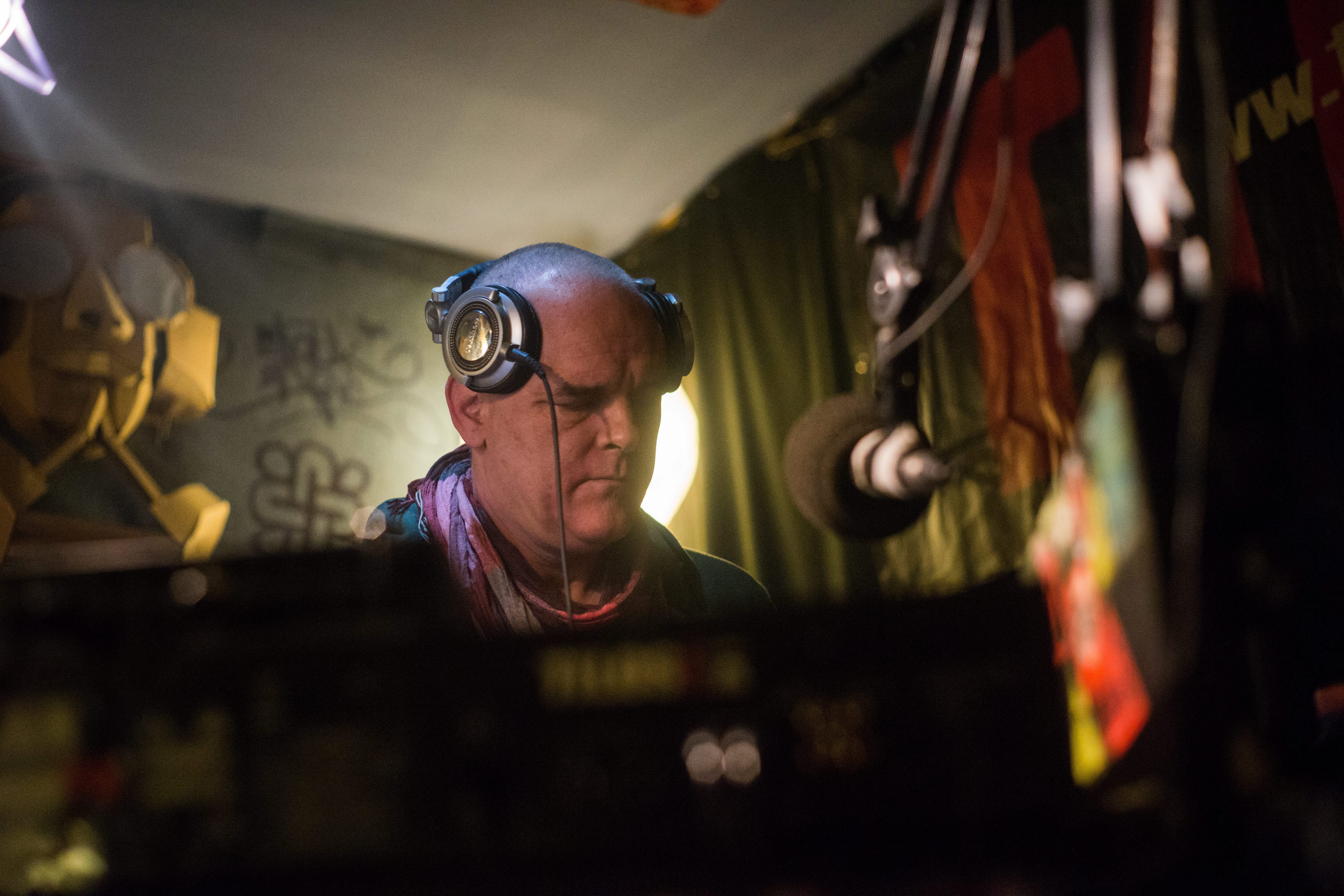 Megható: lánya vette át az elhunyt Palotai Zsolt Az év DJ-je díját – fotó