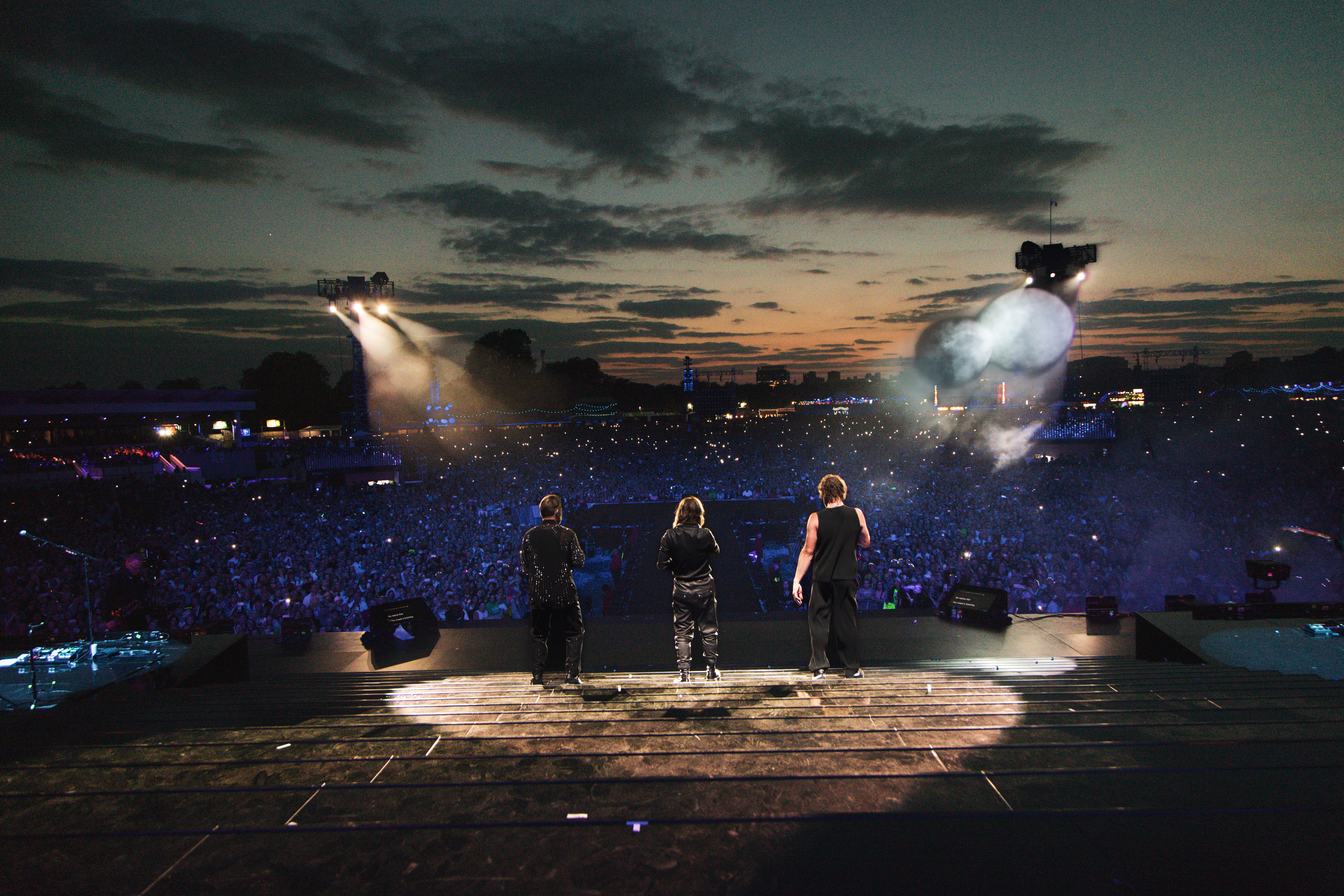 Óriási bejelentés: először koncertezik Magyarországon a Take That