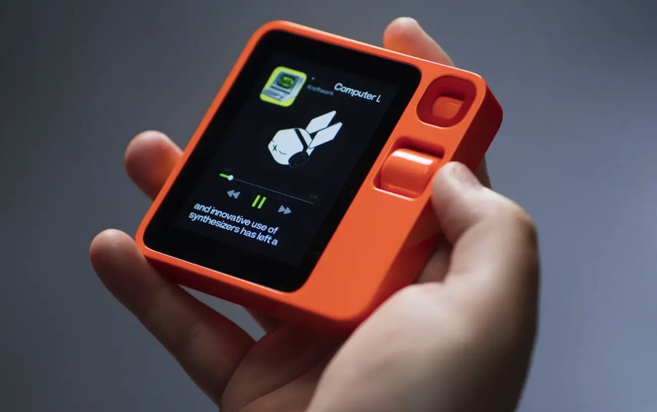 rabbit R1 スマートフォン本体 Rabbit R1 to najbardziej ekscytująca rzecz od czasu pierwszego