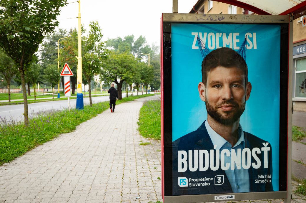 Preszów. Bilbord drugiej w przedwyborczych sondażach partii Progresyw. Przewodzi jej Michal Šimečka – słowacki polityk, politolog i europoseł (na plakacie). Ma 39 lat a jego partia zwraca się do młodych. Stąd głównym hasłem jest 