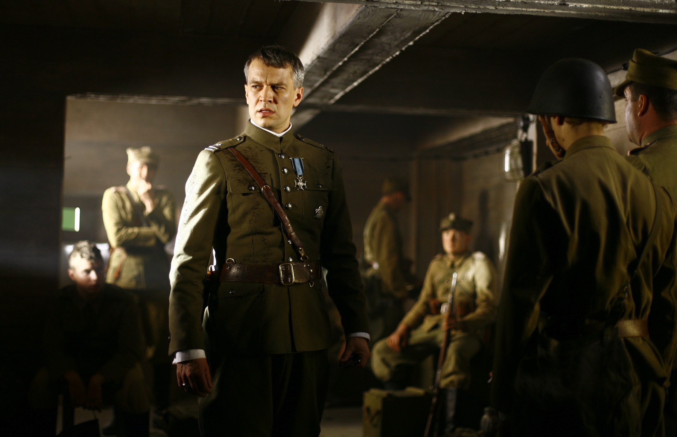 NAJBARDZIEJ ŻENUJĄCA SCENA: Załamanie nerwowe i majaki majora Sucharskiego (Michał Żebrowski) –
