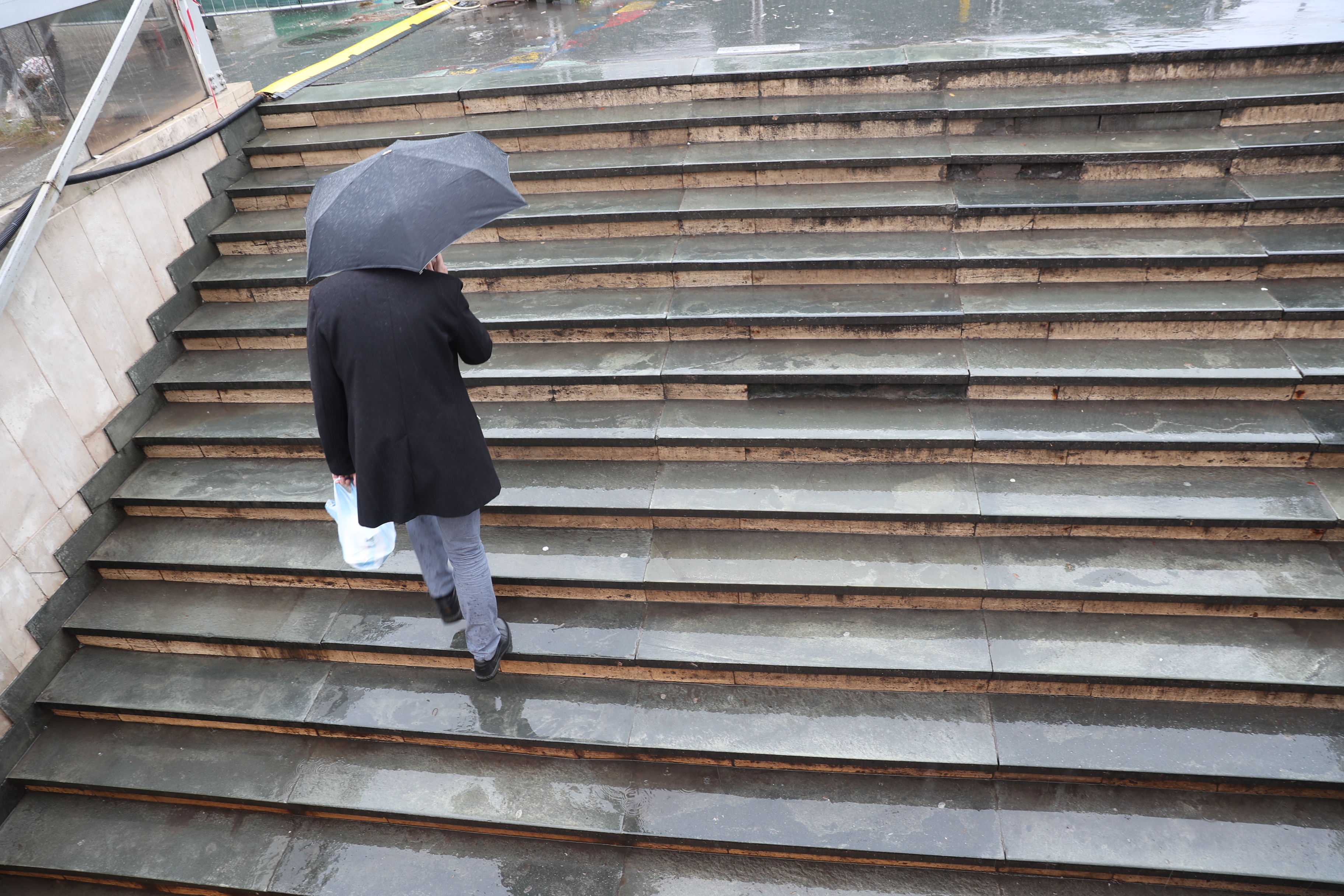 Három vármegyére is kiadták a figyelmeztetést, csütörtökön ismét jönnek a zivatarok: de közben 20 fok is lehet