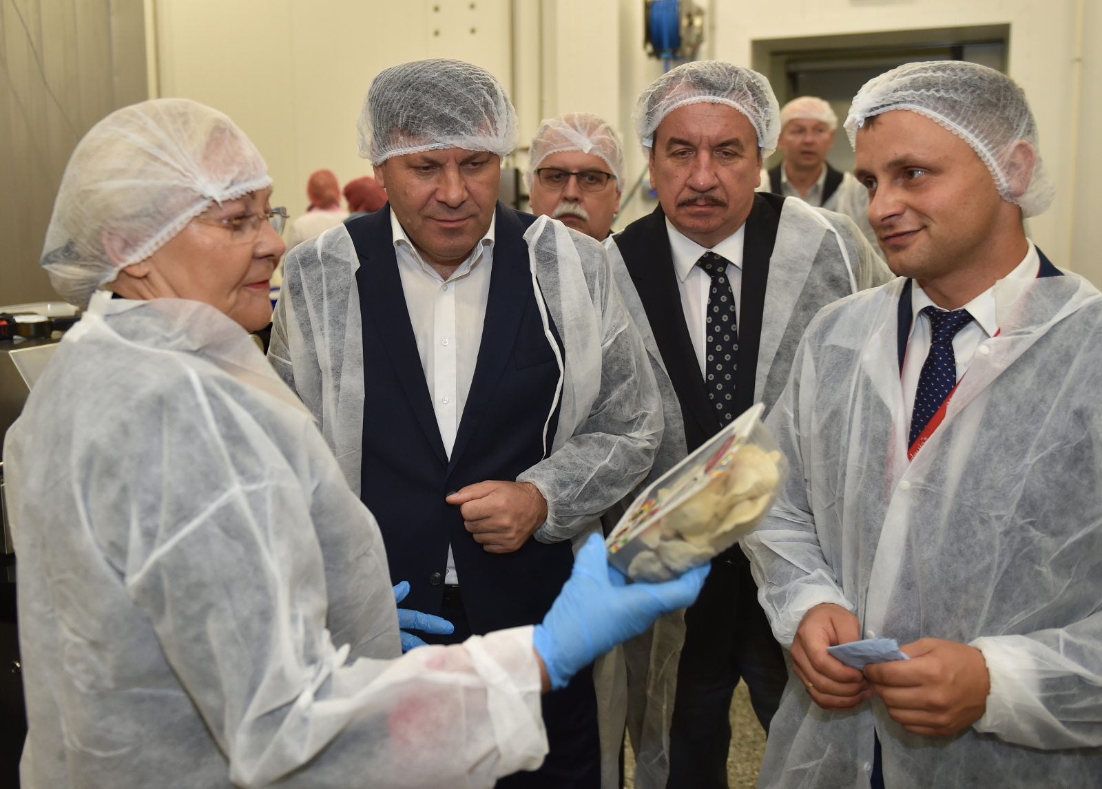 Regularnie spotykamy się z przedstawicielami międzynarodowego biznesu i rządów, aby wspólnie omawiać obszary wzmocnienia kooperacji handlowo-inwestycyjnej. Ważnym elementem tego dialogu są również oficjalne wizyty połączone z misjami biznesowymi. Dzięki tym działaniom rozszerzamy współpracę gospodarczą - zaznaczył Piechociński.