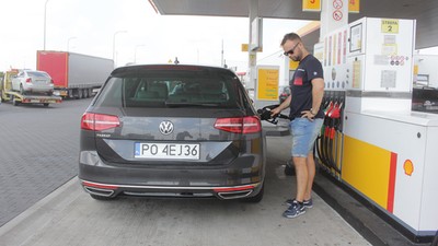 Drogo, drożej! Sprawdzamy ceny paliw na stacjach przy autostradzie!