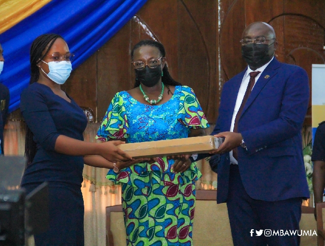 Bawumia launches UGBS \'one student one laptop\' initiative