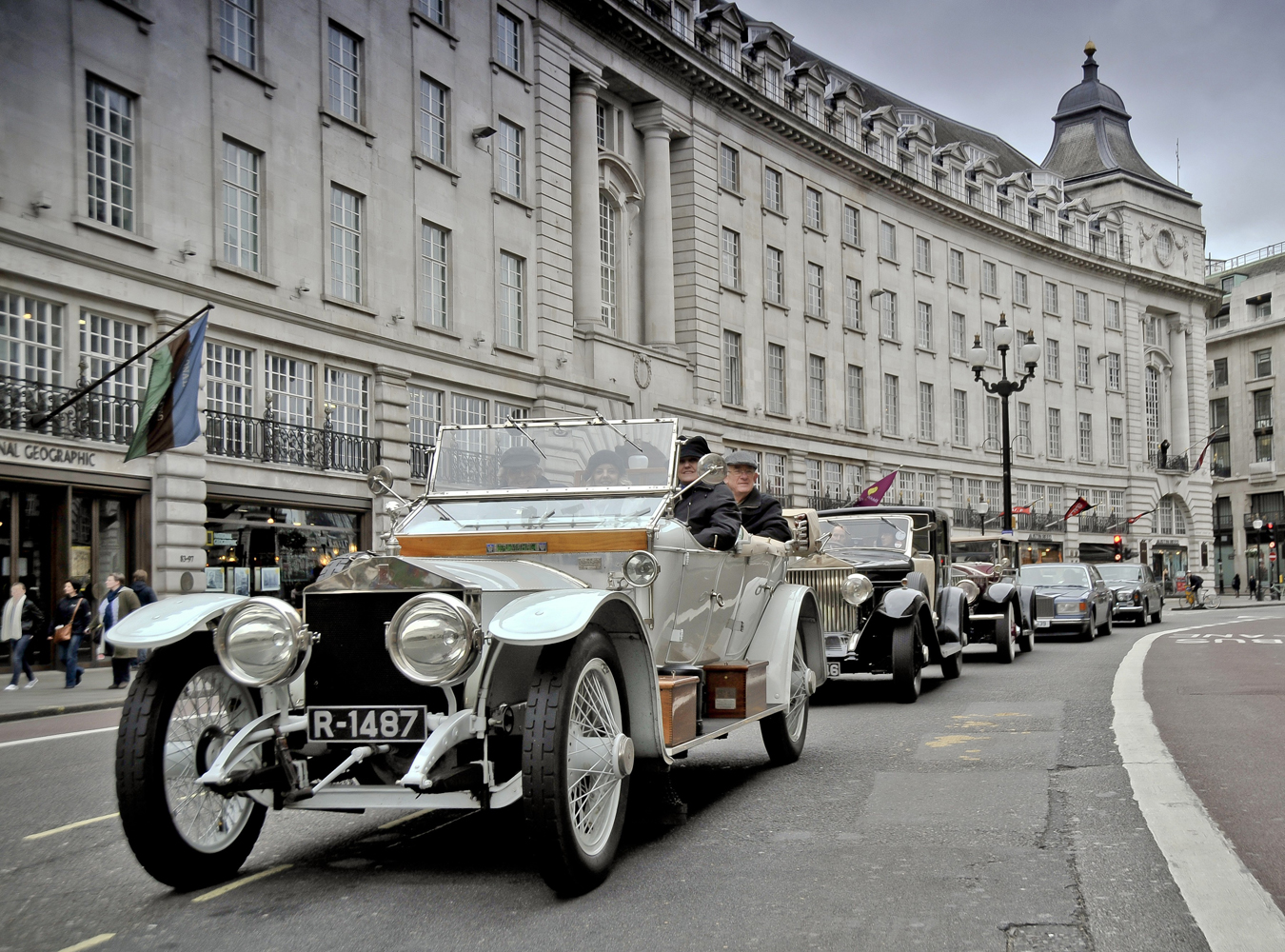 6 lutego 1911 roku to data kiedy narodziła się charakterystyczna statuetka Spirit of Ecstasy (Duch ekstazy) - jeden z najsłynniejszych symboli motoryzacji lśniący na masce tych aut