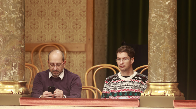 Kikerült a videó: levegőnek nézték a Parlament társalgójában Karsai Dánielt, a méltó halálért küzdő ügyvédet