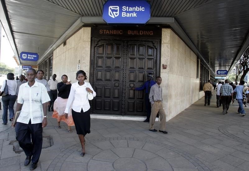 Kenyan city residents walk past Stanbic Bank in the capital Nairobi January 25, 2007. REUTERS/Antony Njuguna