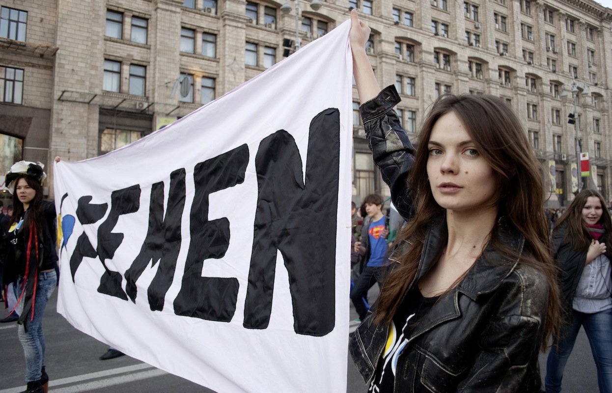 Mocny film dokumentalny przybliżający działalność kobiet z ukraińskiej organizacji Femen, walczącej o wolność i równouprawnienie. Ważna lekcja demokracji.